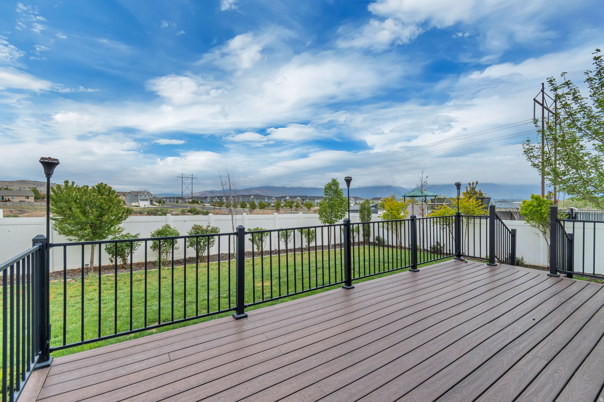 SILVER LAKE - Residential