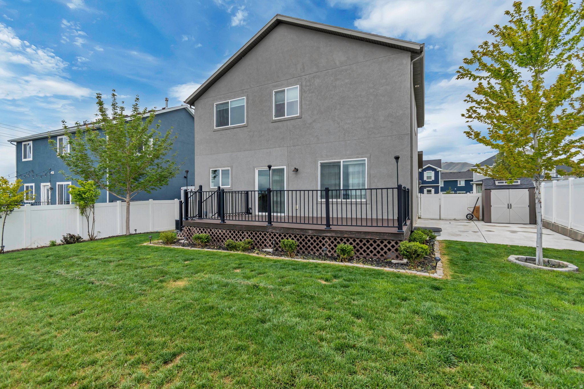 SILVER LAKE - Residential