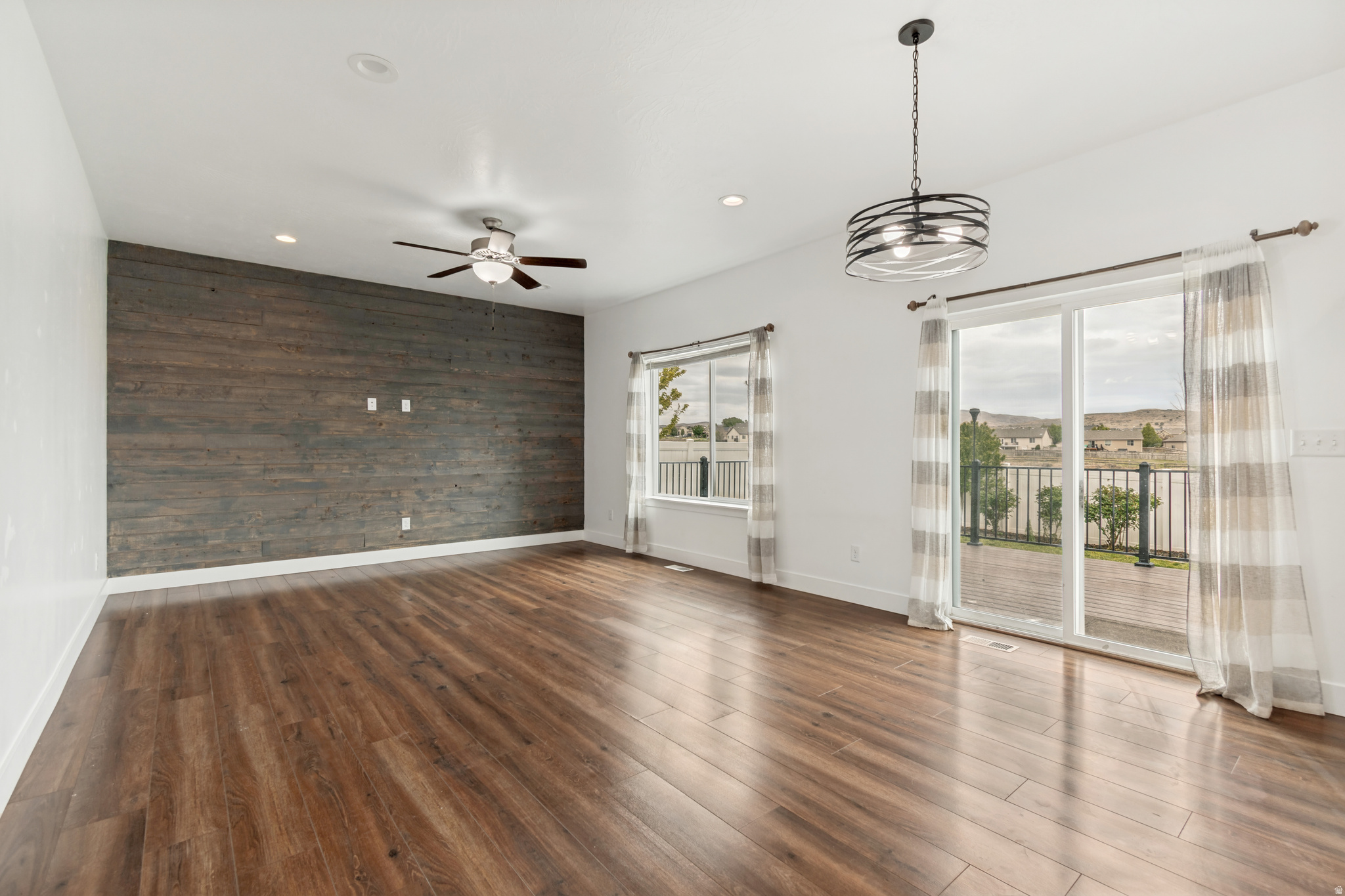 SILVER LAKE - Residential