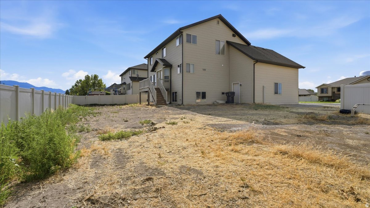 WALLY'S ACRE - Residential