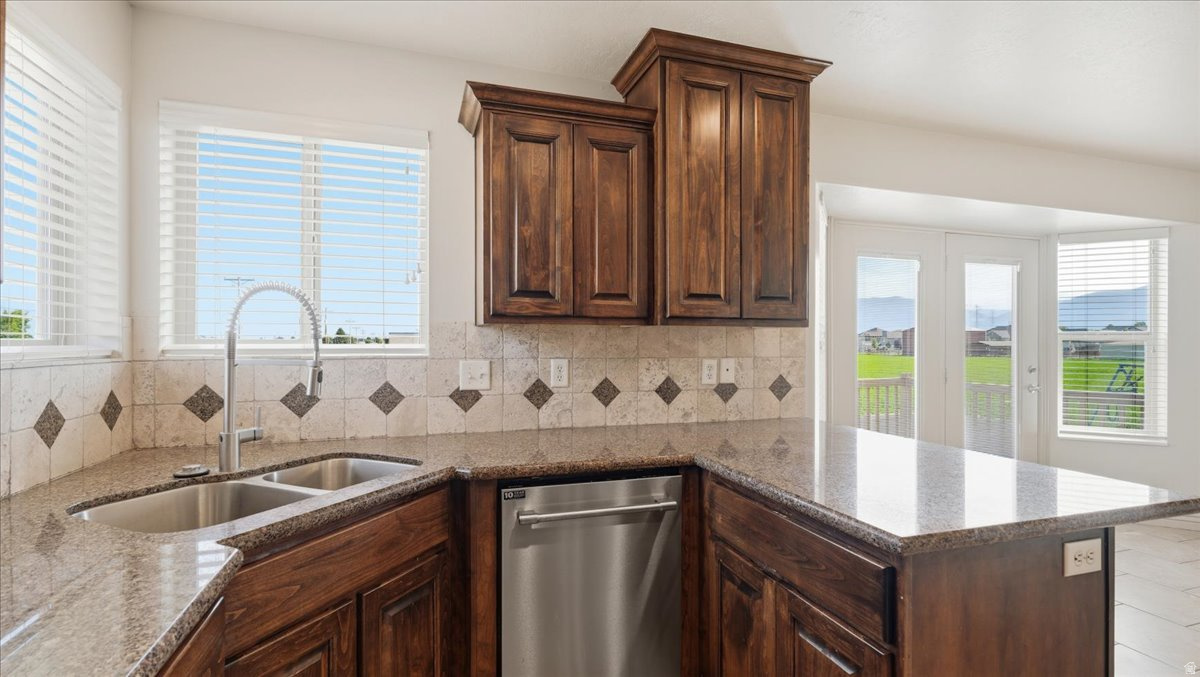 WALLY'S ACRE - Residential