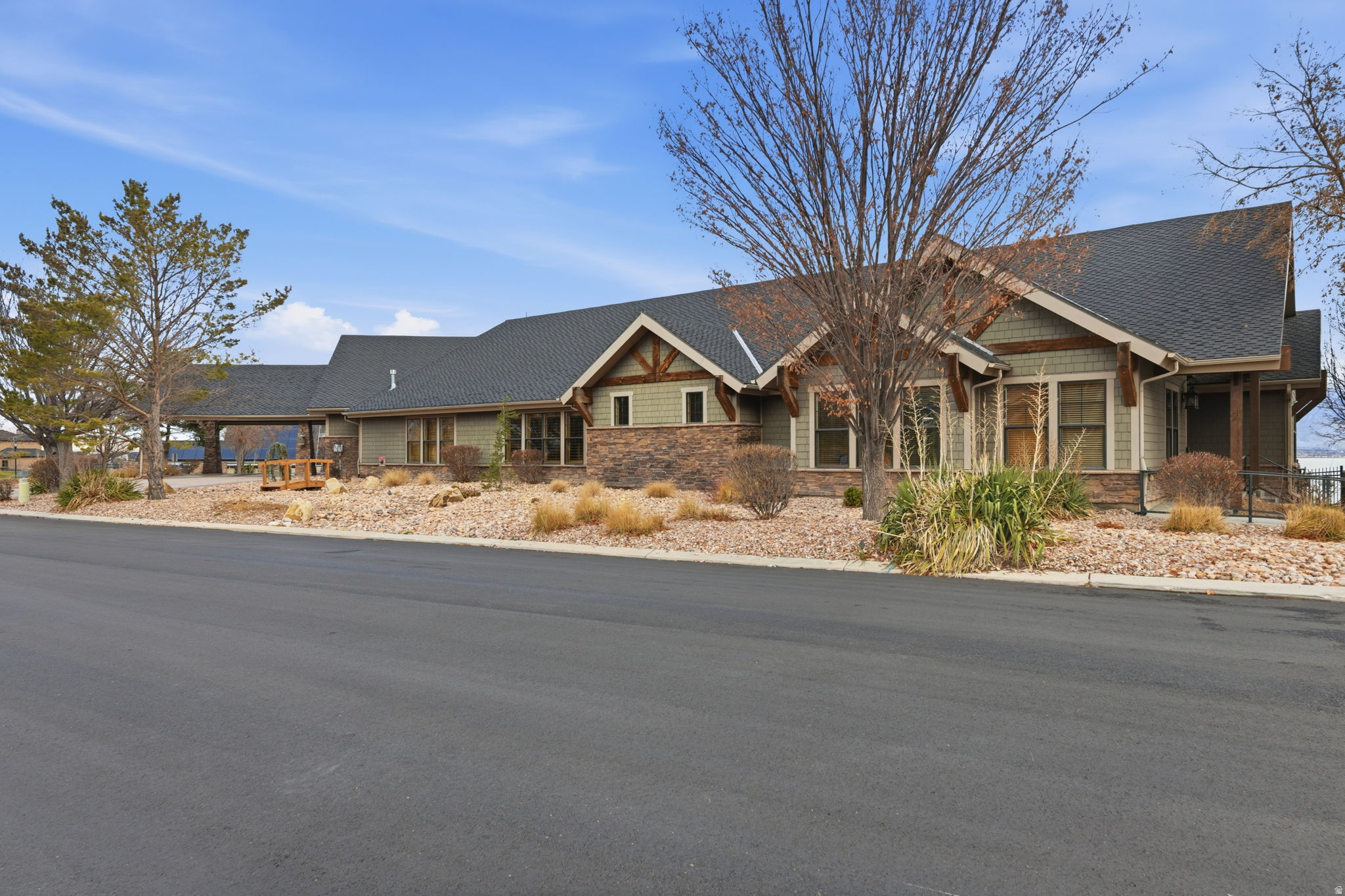 FAIRWAYS TOWNHOMES - Residential