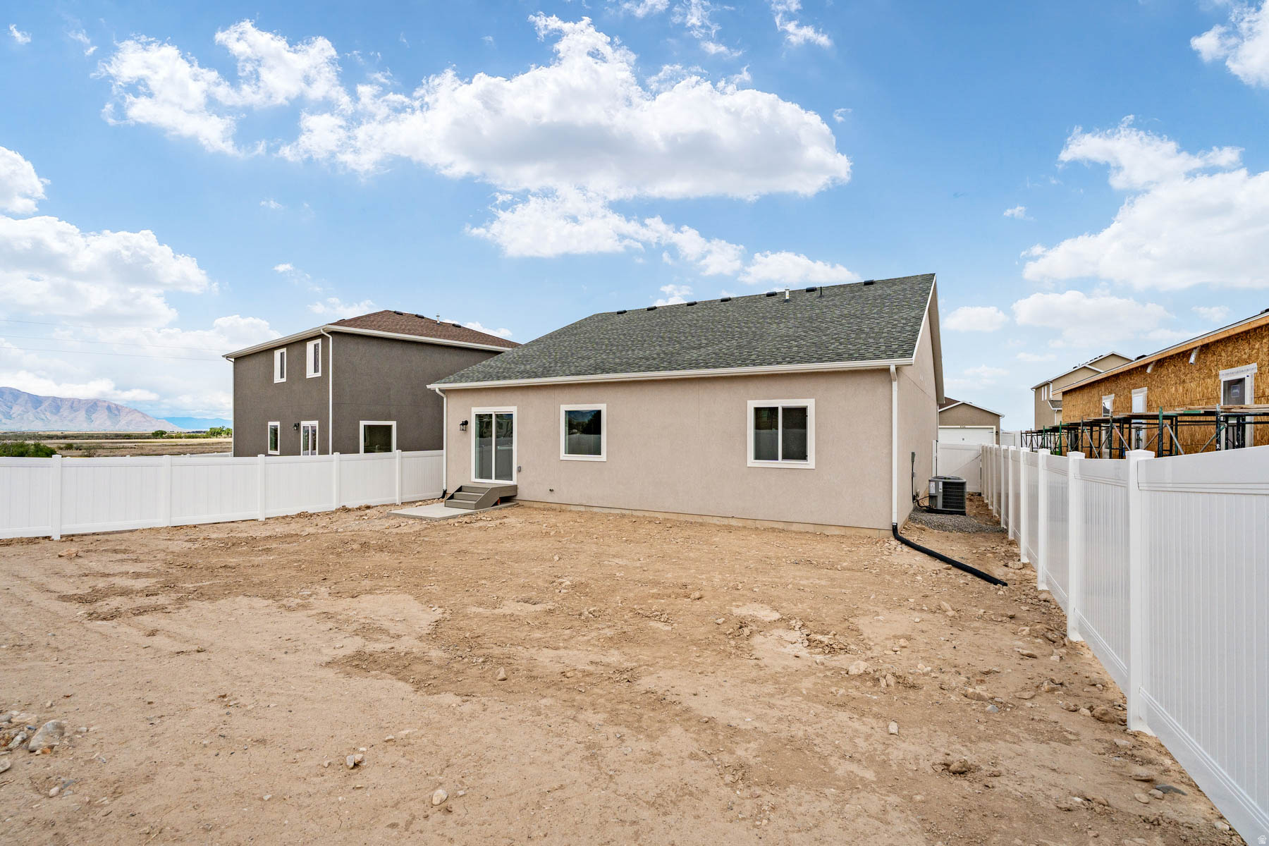 DESERT EDGE - Residential