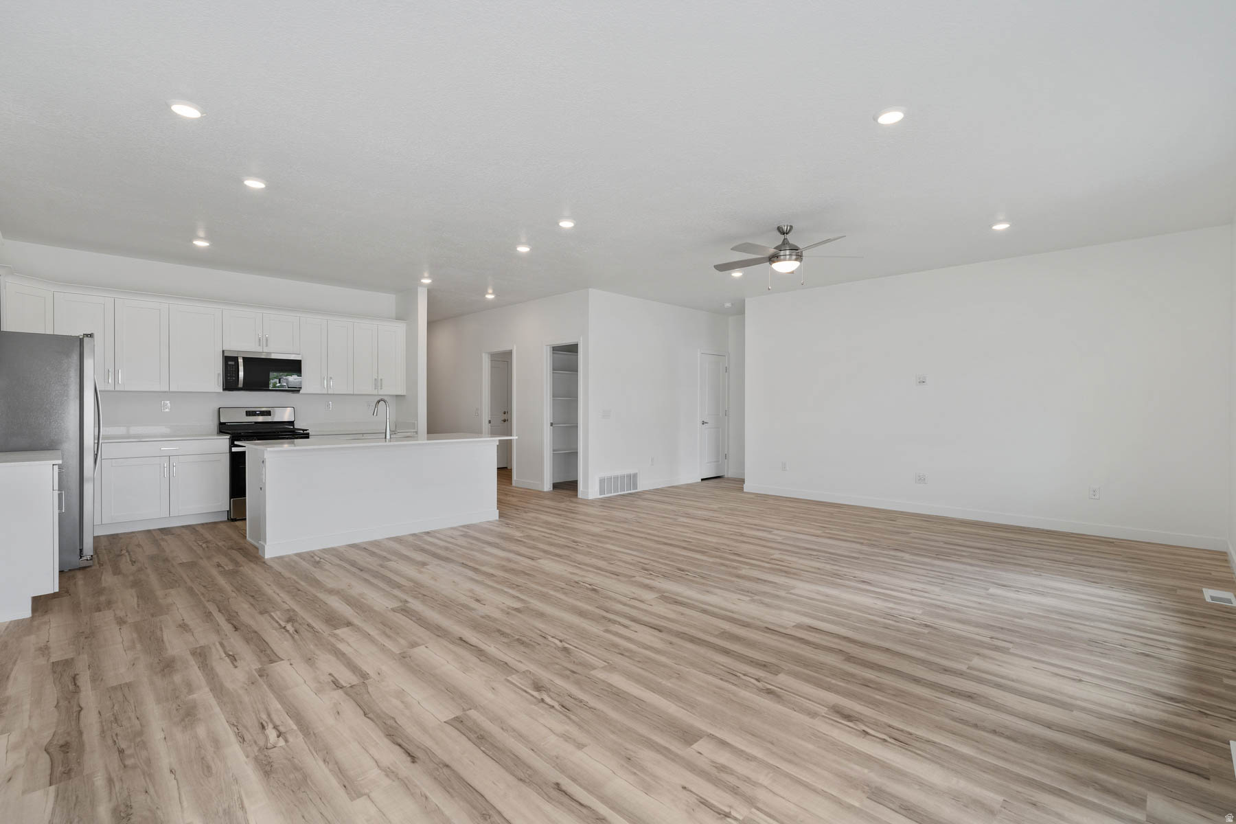 DESERT EDGE - Residential