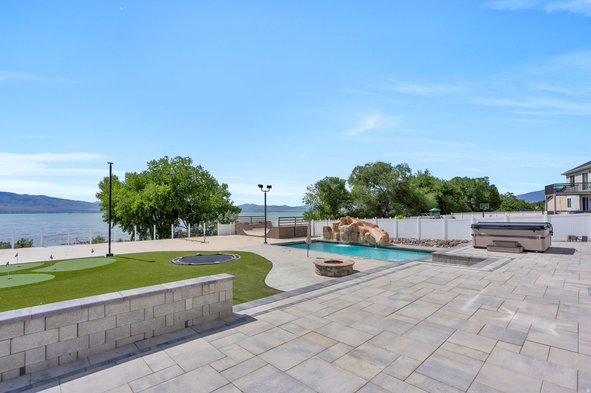 THE SHORES PHASE 1 - Residential