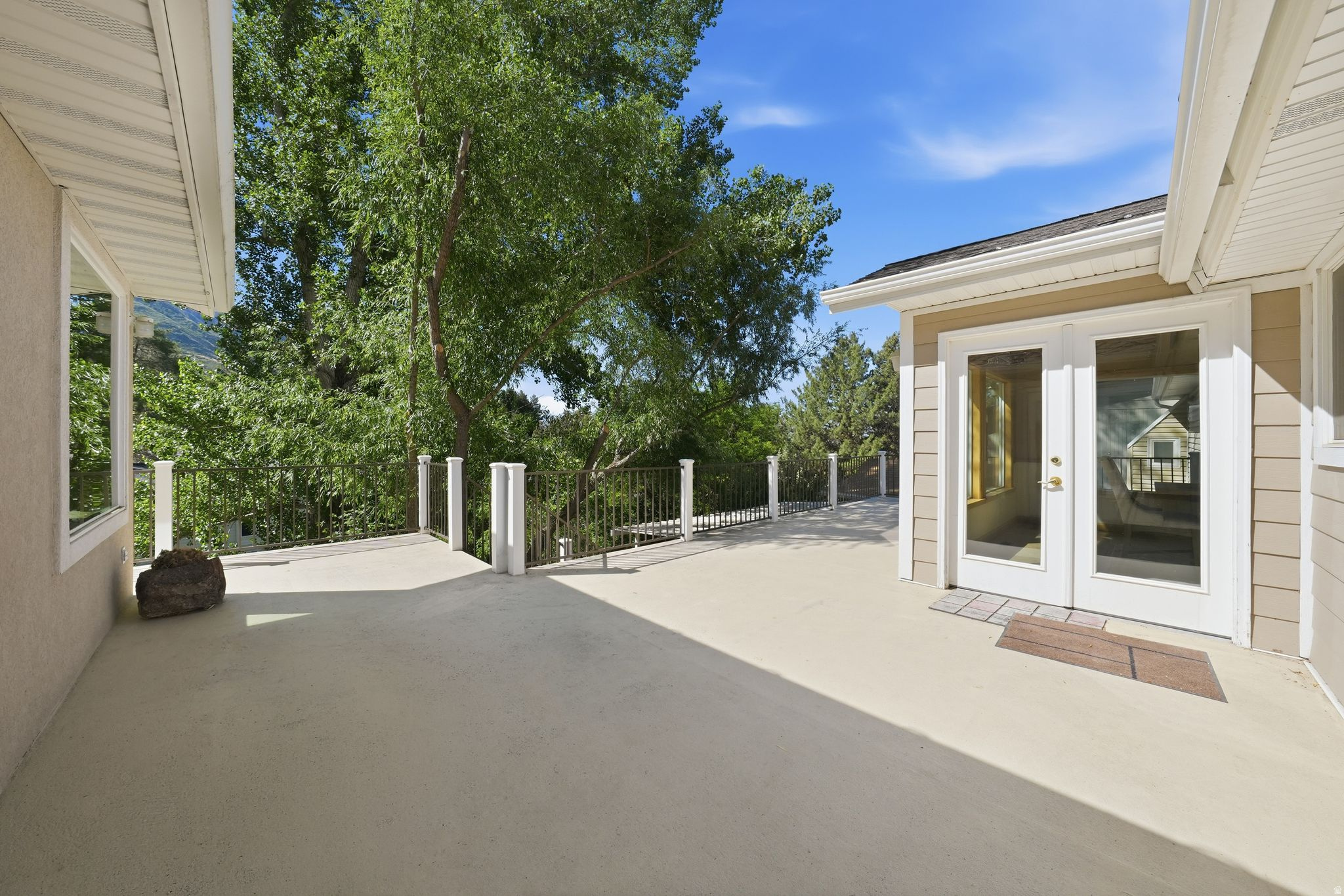 THOUSAND OAKS - Residential