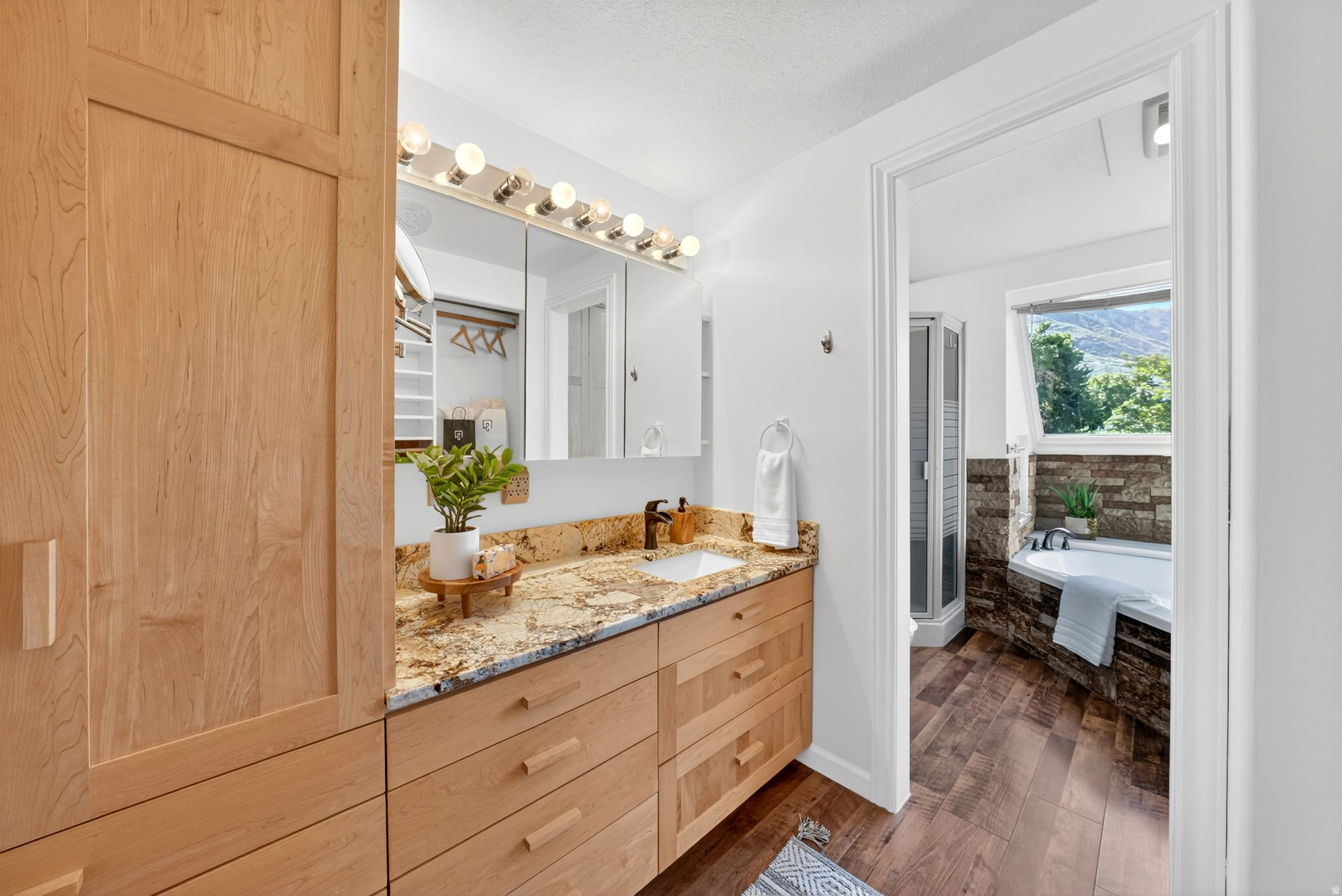 THOUSAND OAKS - Residential