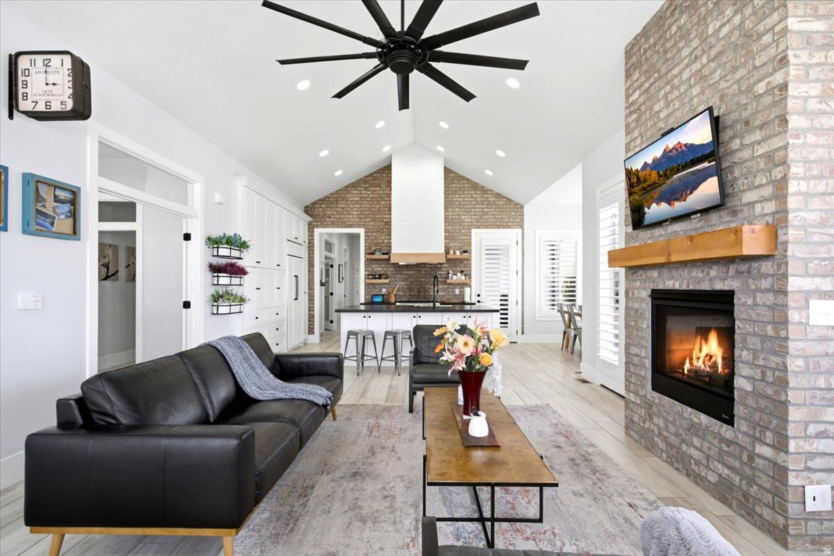 THE ISLAND DAYBREAK - Residential