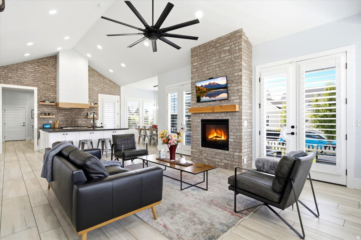 THE ISLAND DAYBREAK - Residential