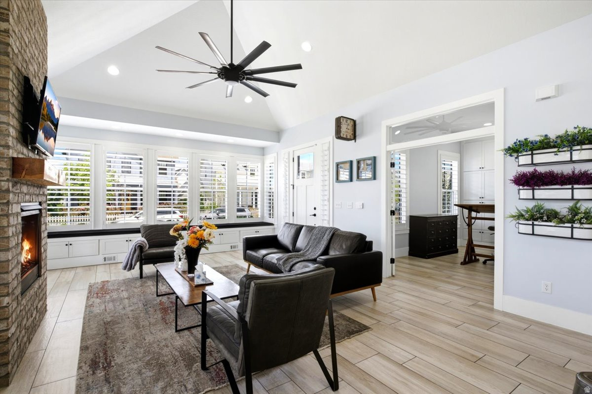 THE ISLAND DAYBREAK - Residential