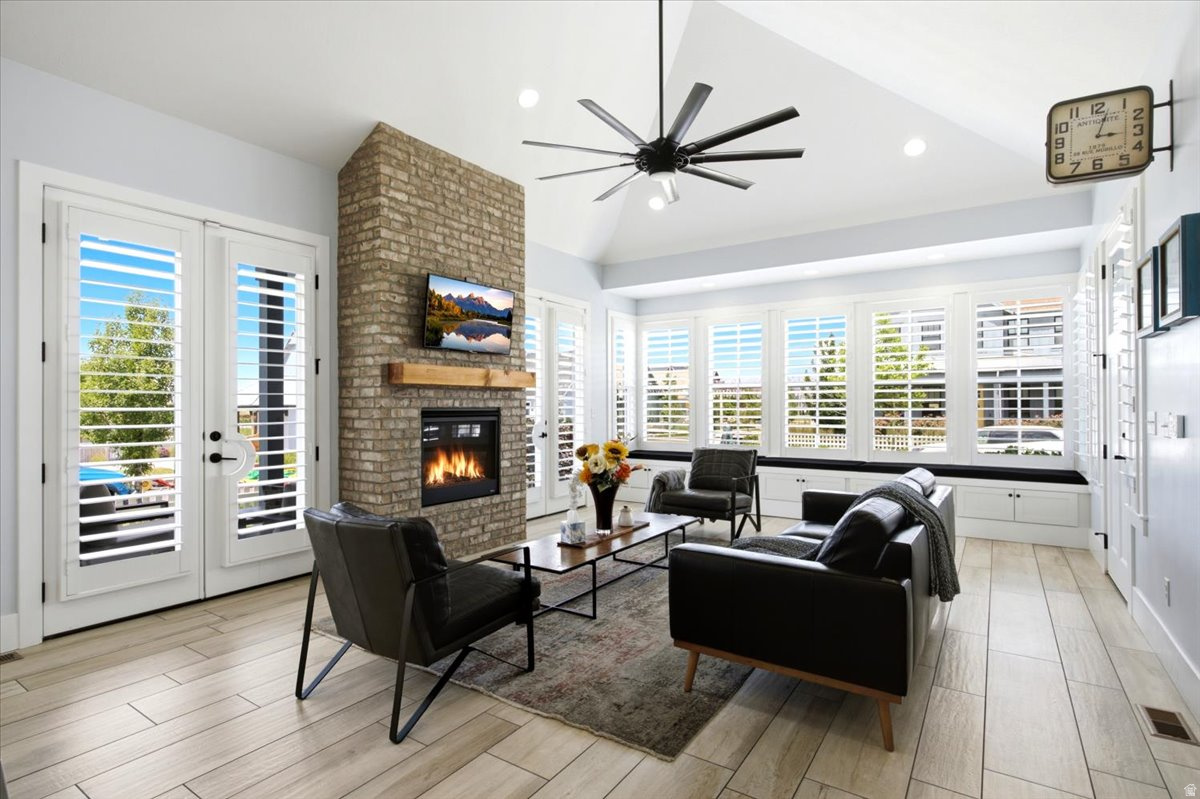 THE ISLAND DAYBREAK - Residential