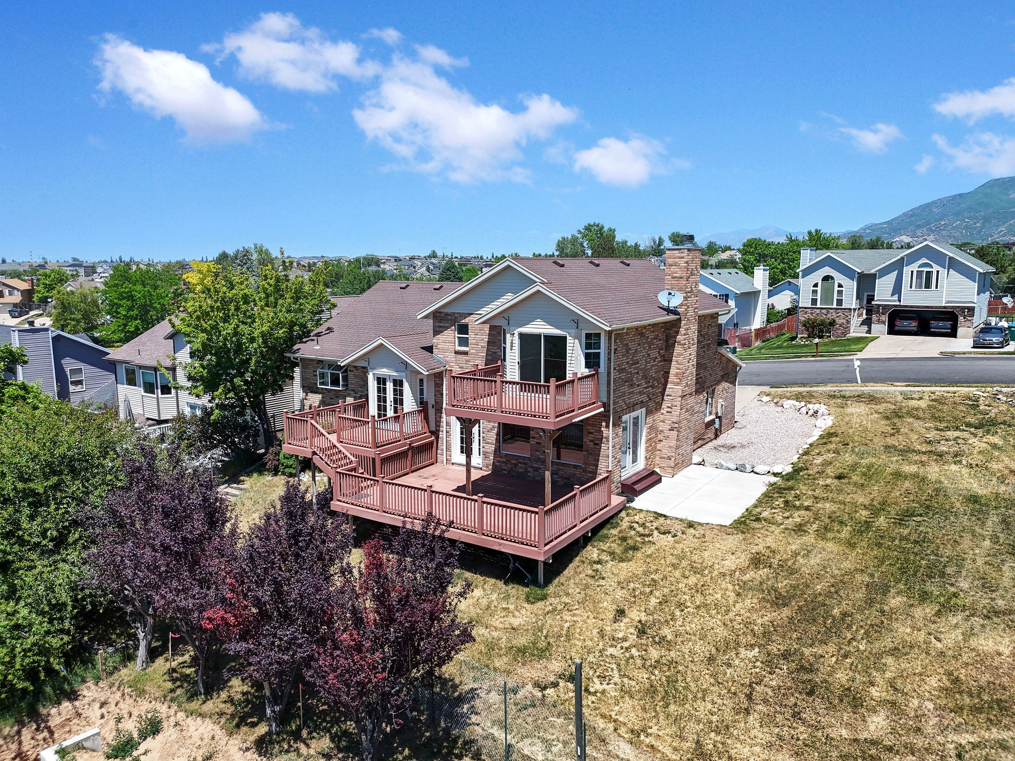 VICTORIAN OAKS #2. - Residential
