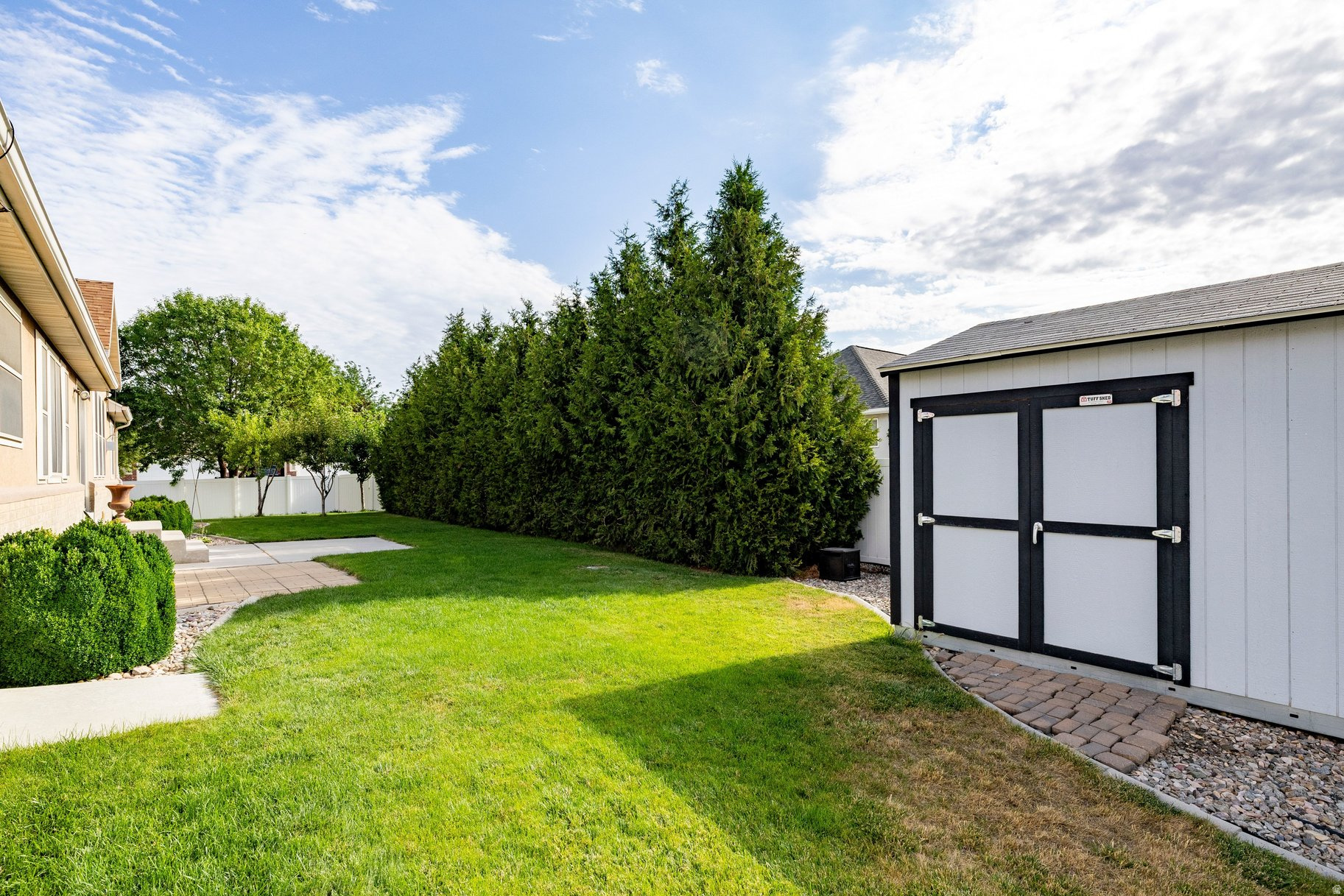 LINDA VISTA MEADOWS - Residential
