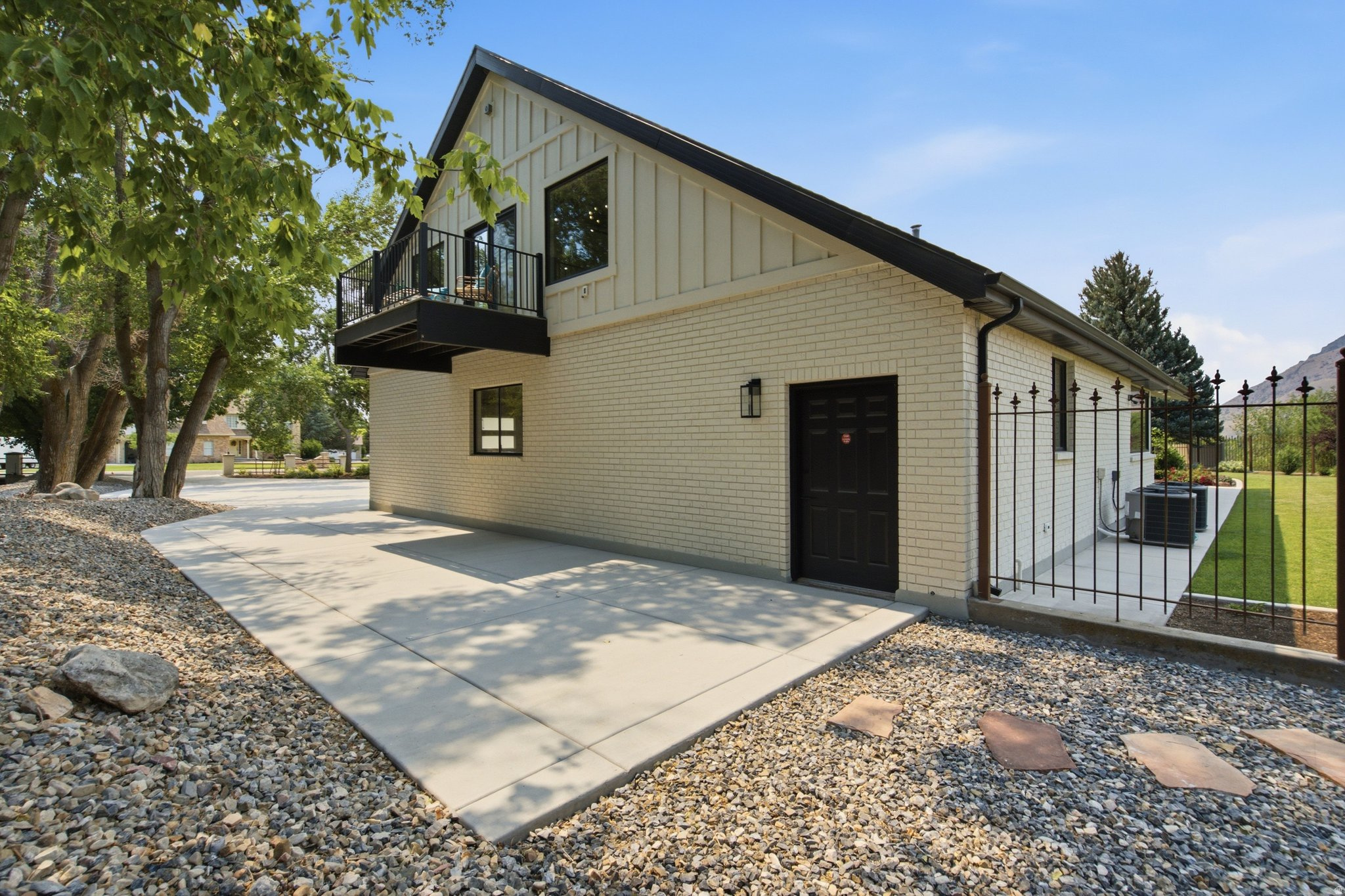MAPLEWOOD - Residential