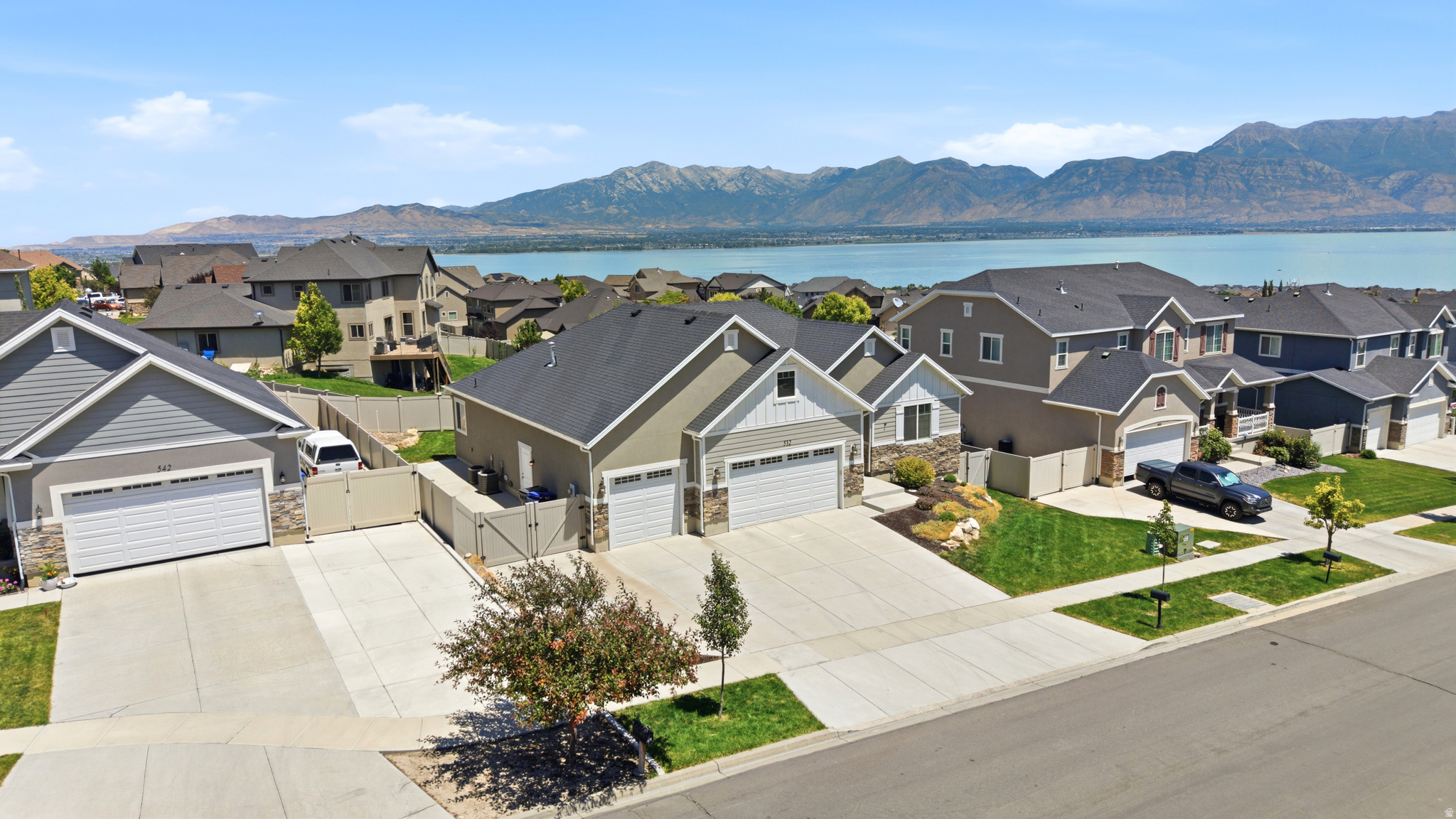 FOX HOLLOW - Residential