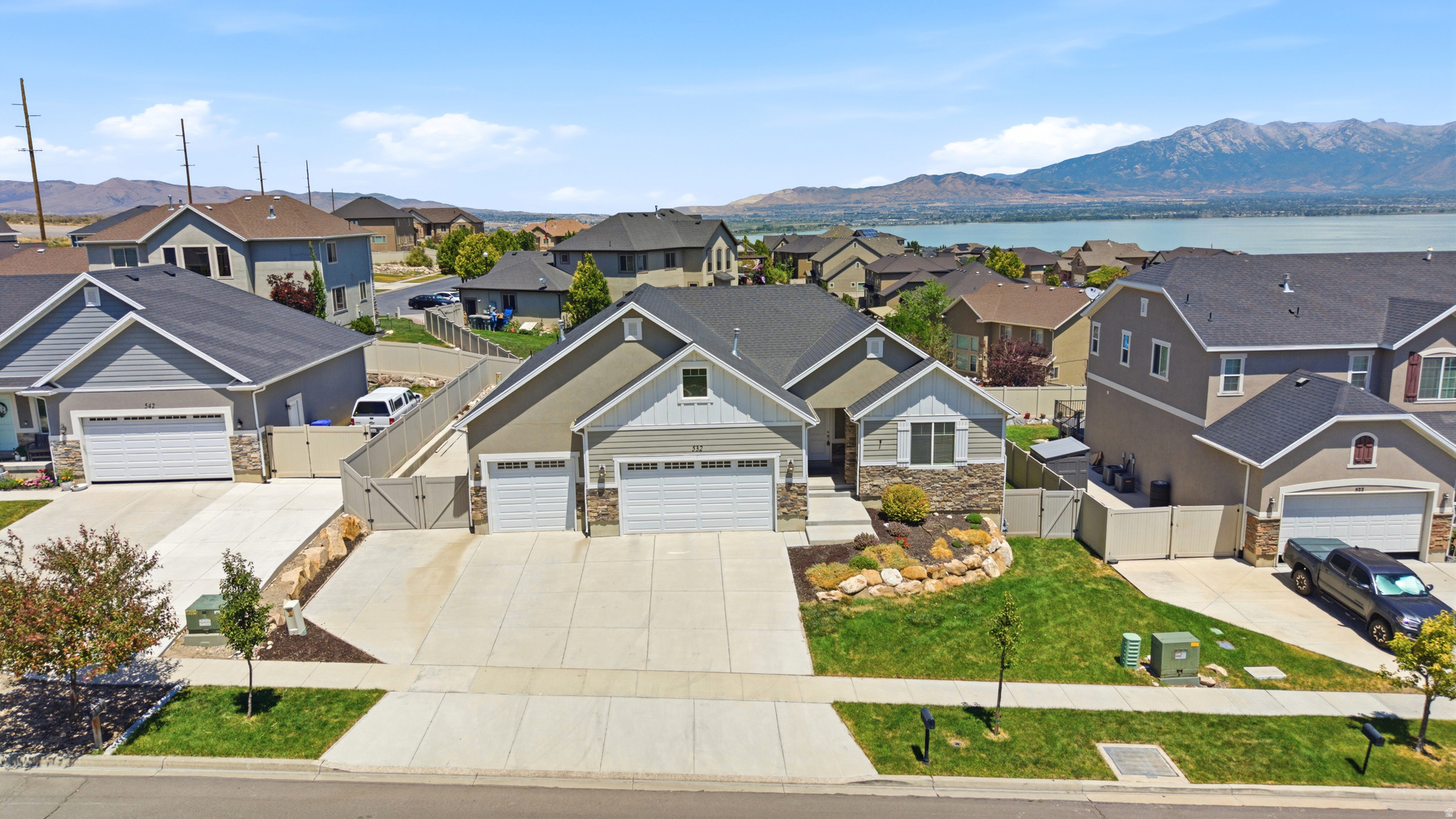 FOX HOLLOW - Residential
