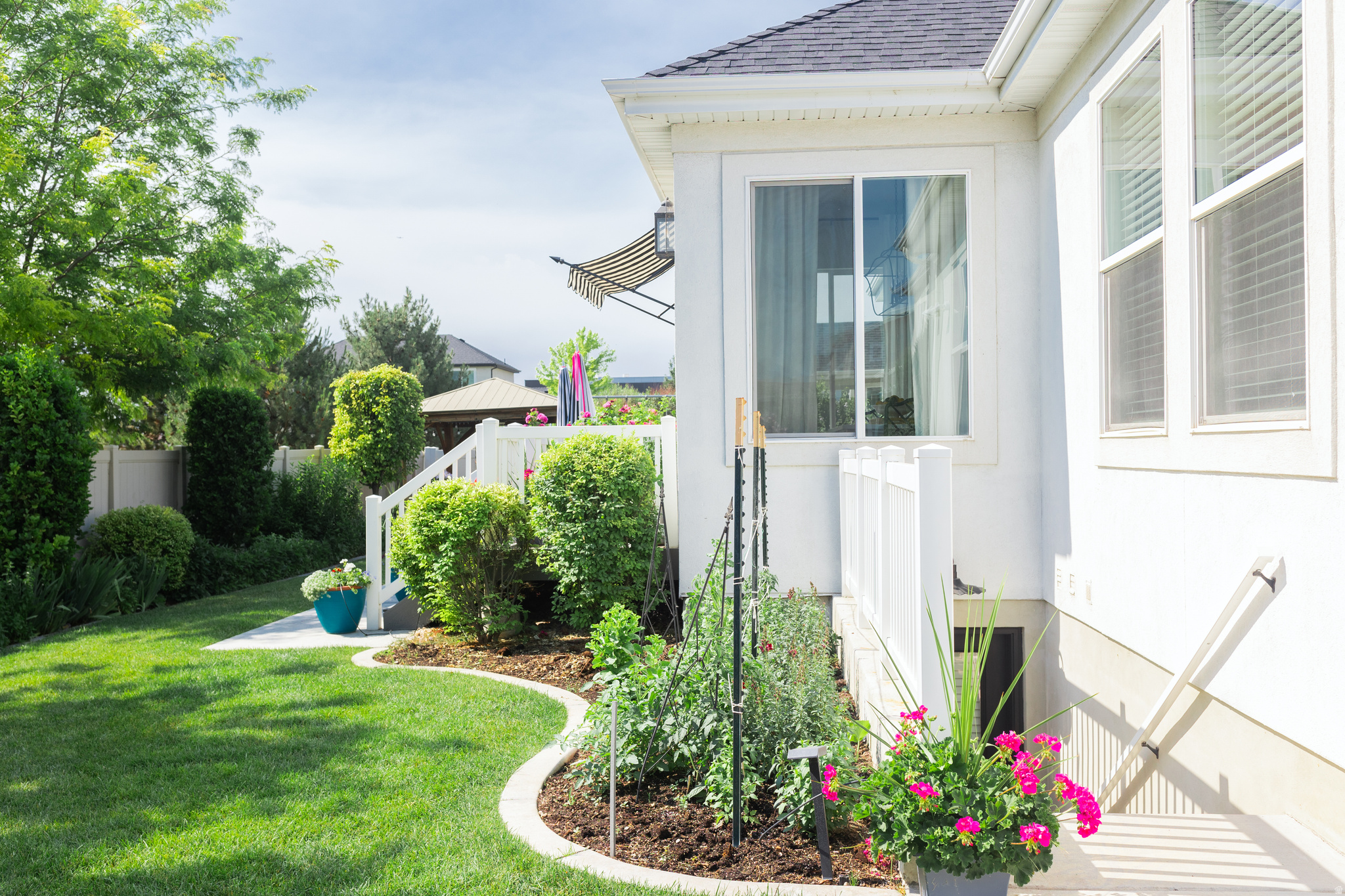 BROADVIEW SHORES - Residential