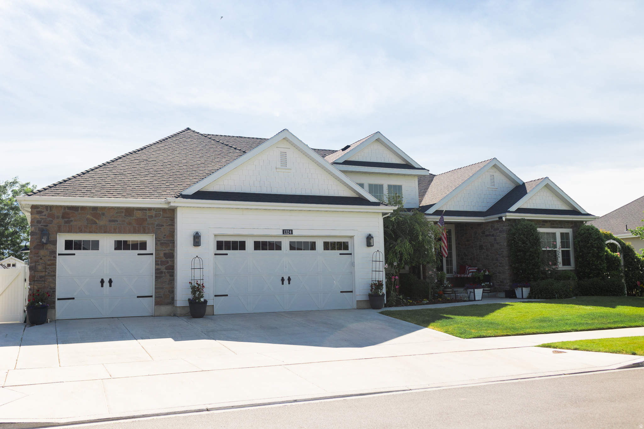 BROADVIEW SHORES - Residential