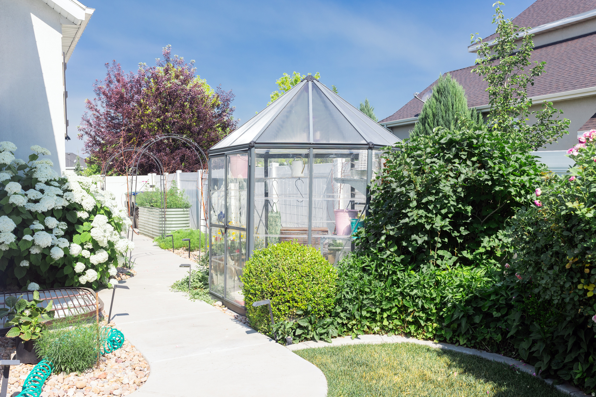 BROADVIEW SHORES - Residential