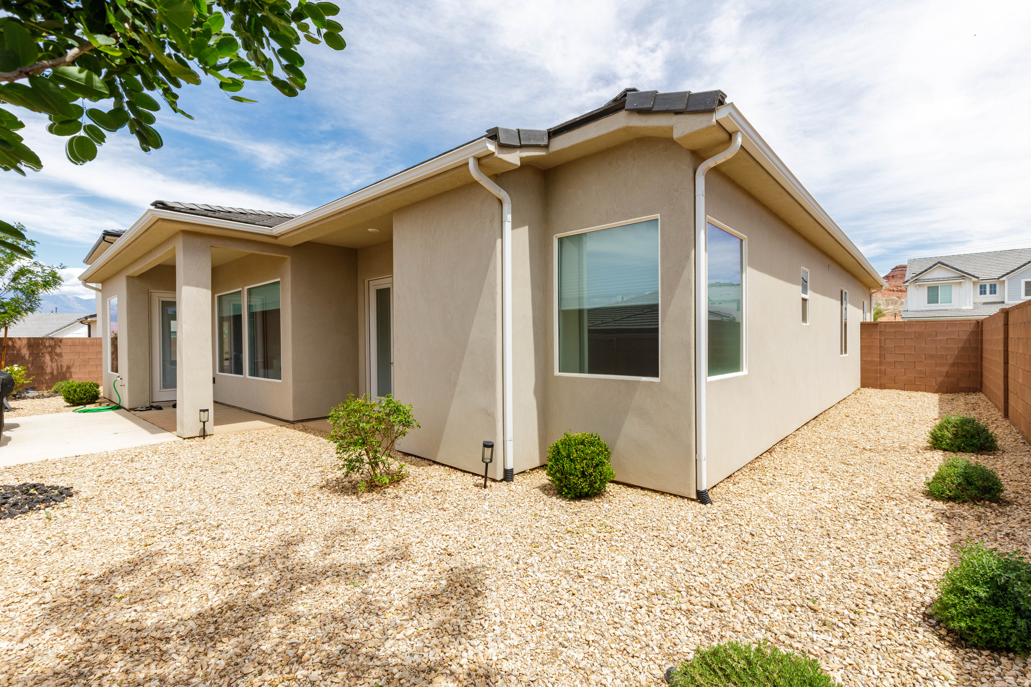 WARNER GATEWAY PH 4 - Residential