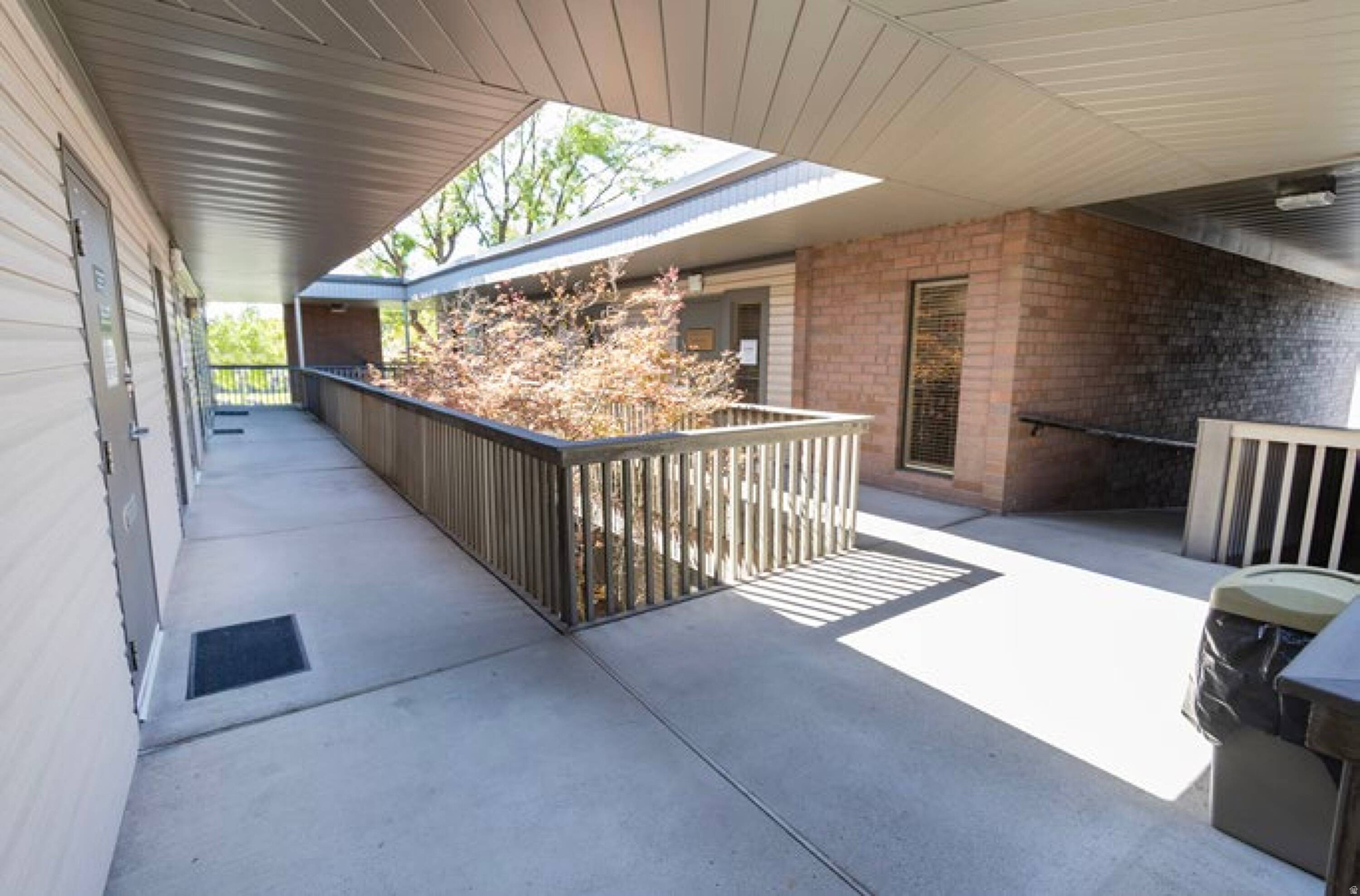 HERITAGE SQ - Commercial Sale