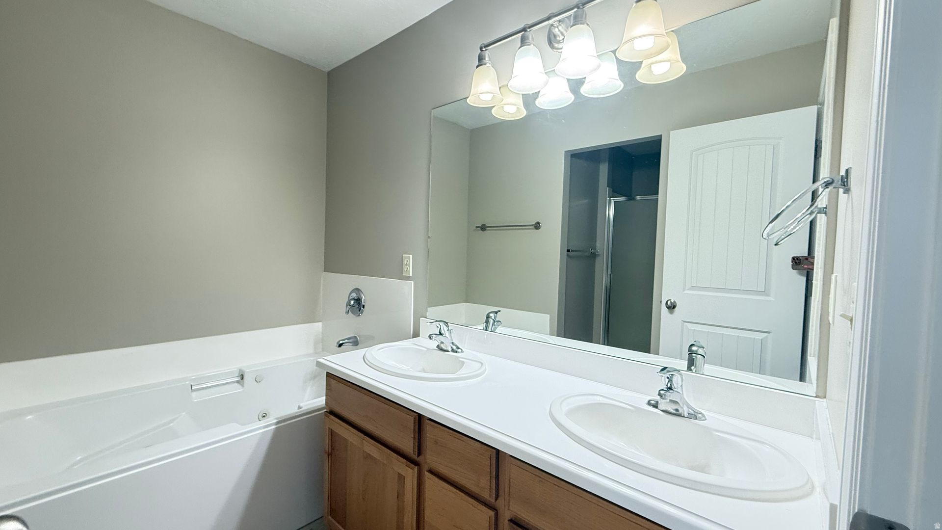 COTTAGES - Residential Lease