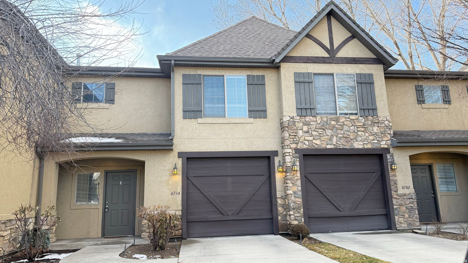 Beautiful two story townhouse. Open concept with half bath on main floor with large great room open to the kitchen. Laundry located in main hallway as well. Large master bedroom and bathroom and another full bath are located upstairs as well as the other two large bedrooms. New Carpet and Paint!! Private backyard patio allows outdoor living. Convenient access to the freeway, shopping, dining and mountains. Beautiful remodeled clubhouse, workout area, and pool.  WATER, AND TRASH are included! Small dog 20 lbs. or under is allowed. Square footage is approximate. Applicant to verify all information.