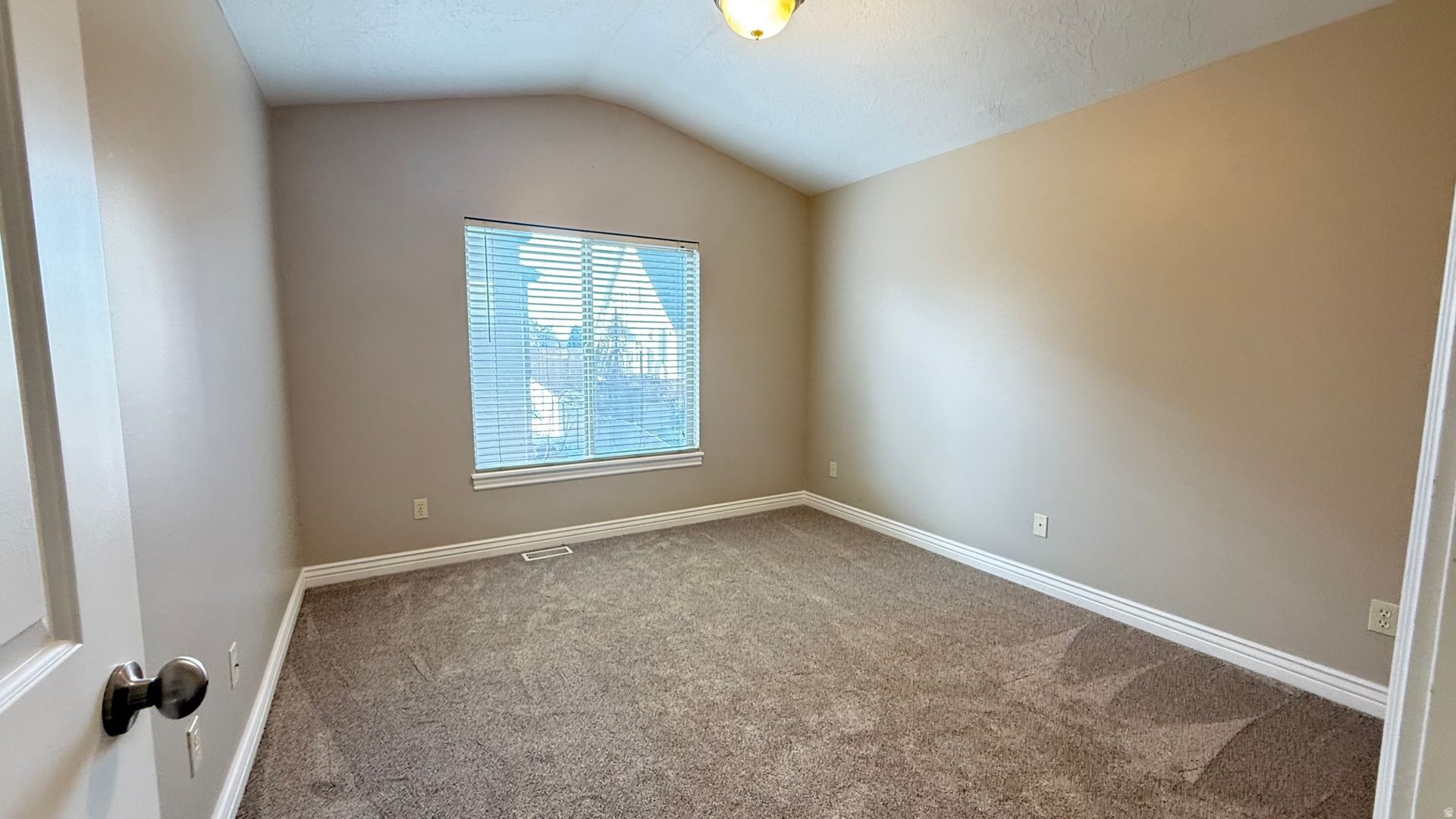 COTTAGES - Residential Lease