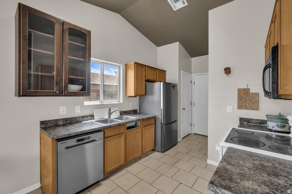 CANYON RIDGE - Residential