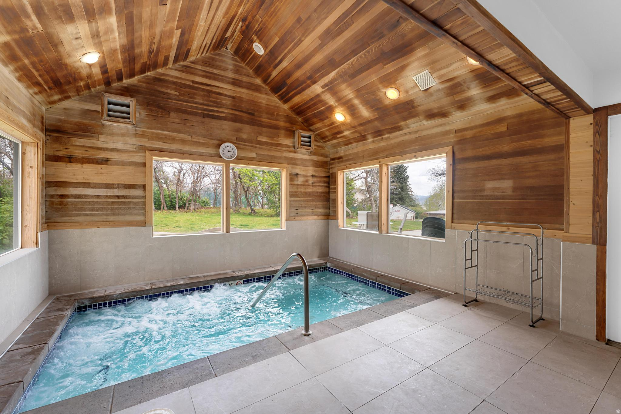 SWISS OAKS - Residential