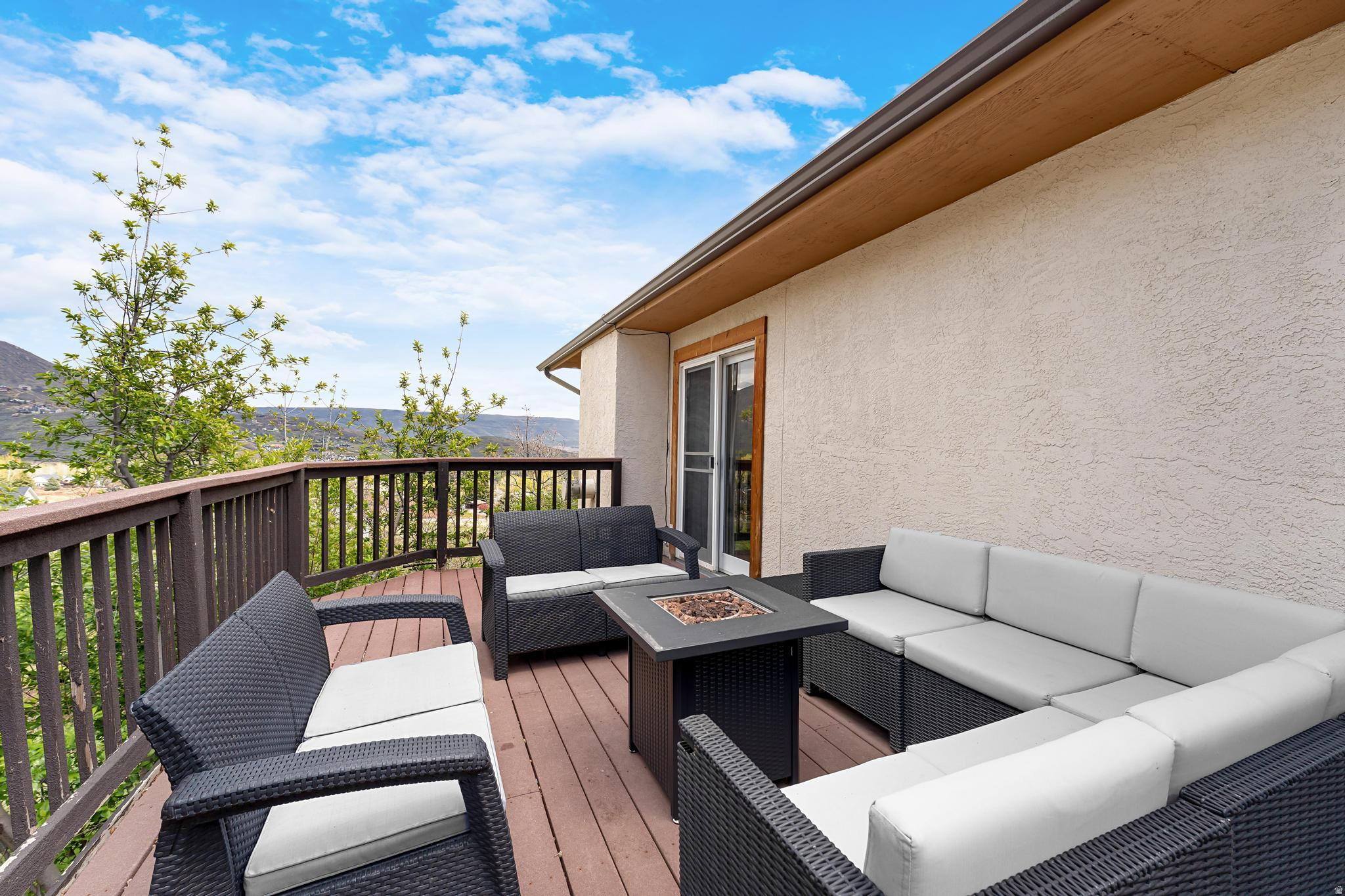 SWISS OAKS - Residential