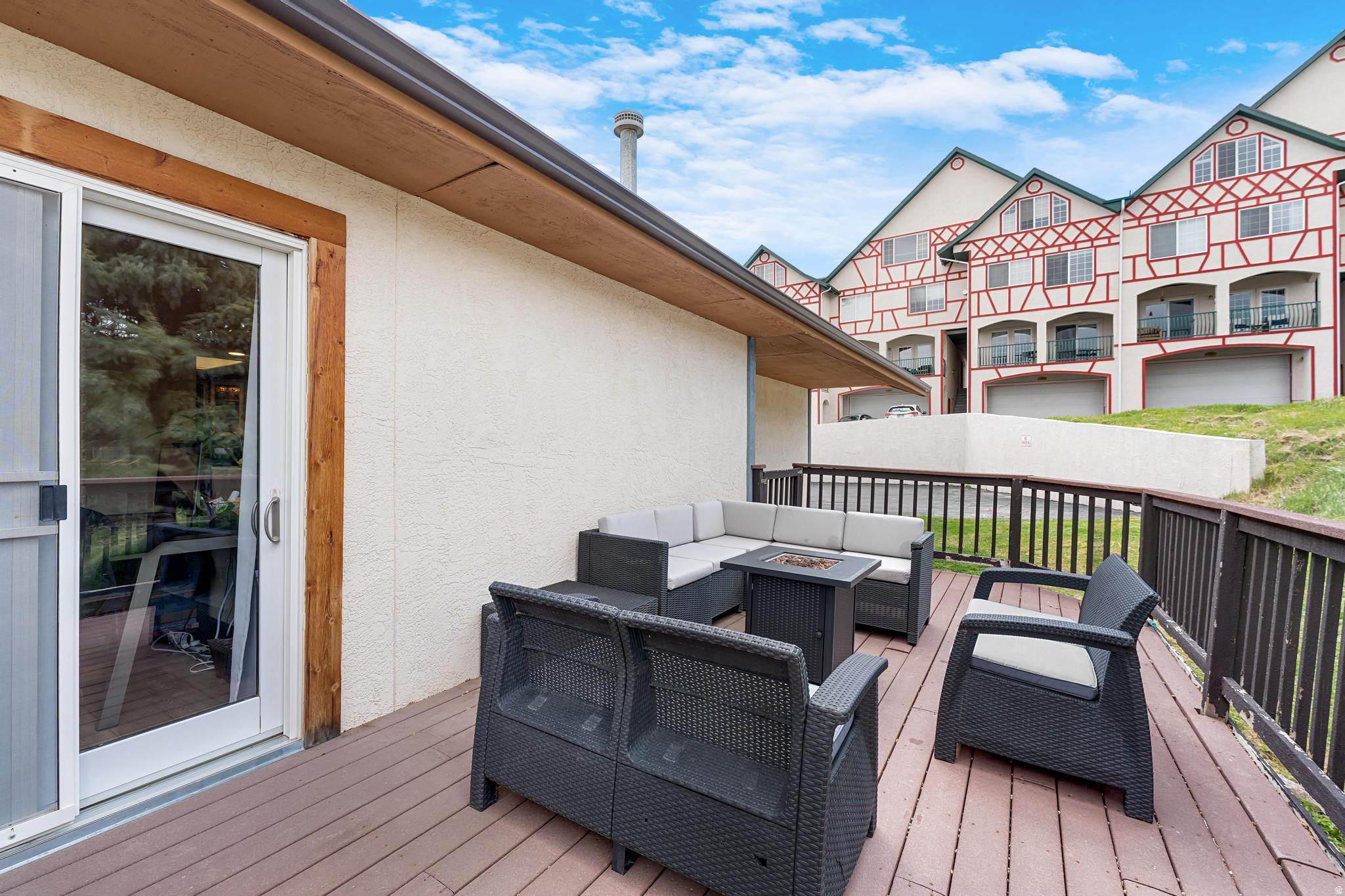 SWISS OAKS - Residential