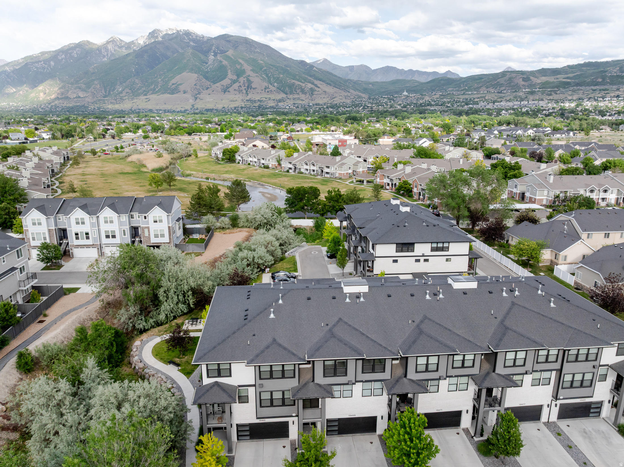 CREEKSIDE - Residential