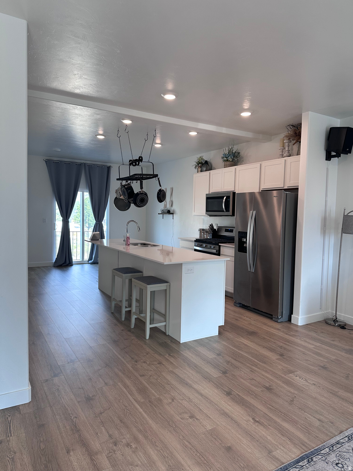 EAGLE POINT TOWNHOMES - Residential