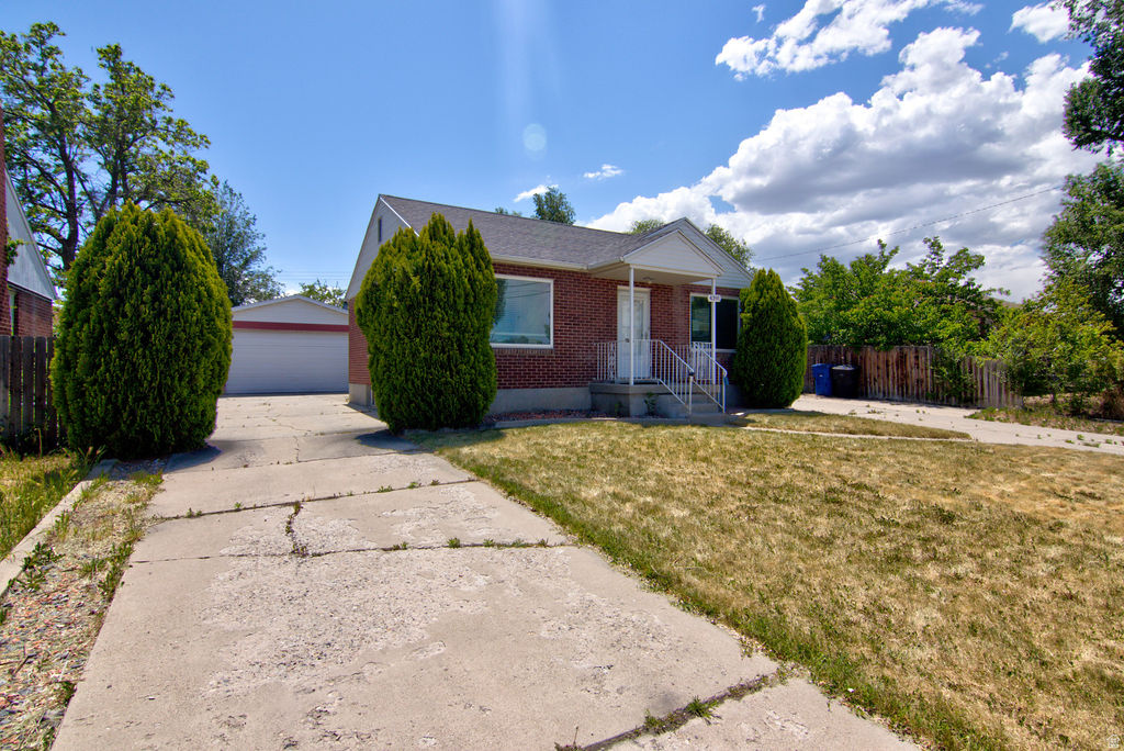 KEARNS TOWNSITE - Residential