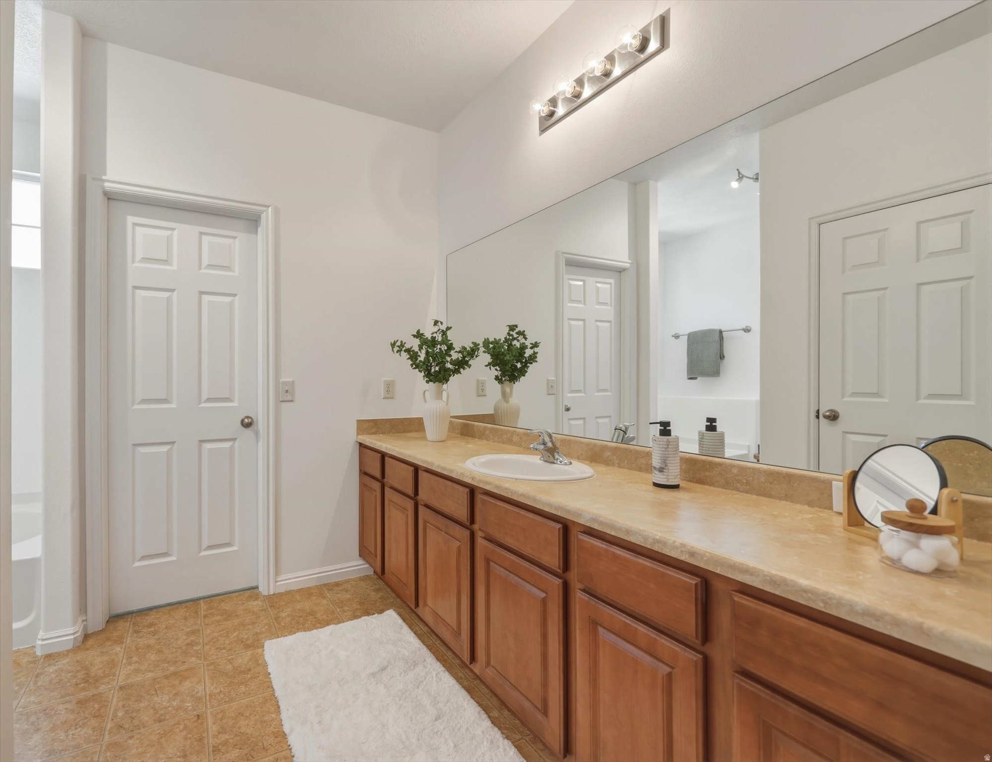 GABLES & VILLAS AT RIVER OAKS - Residential