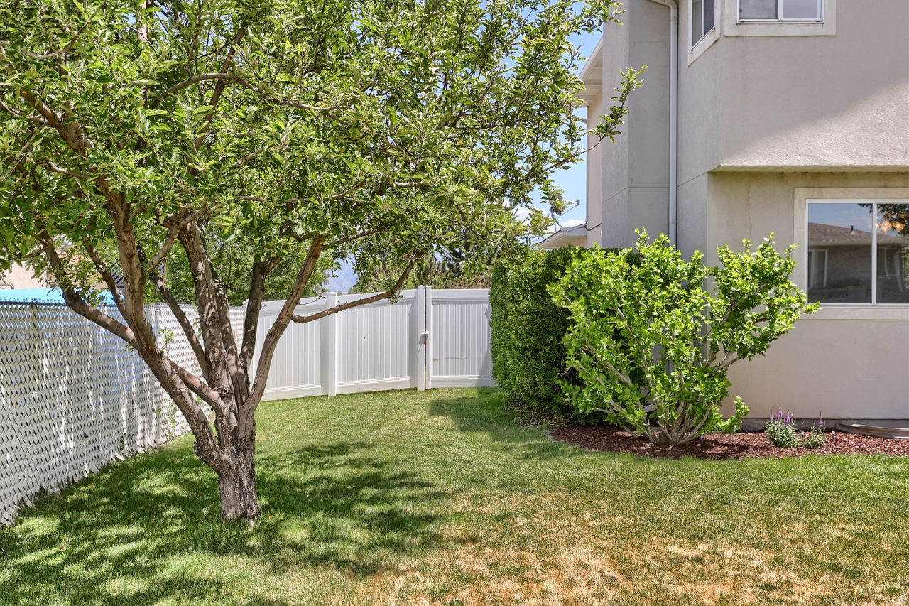 CAPITAL ESTATES - Residential