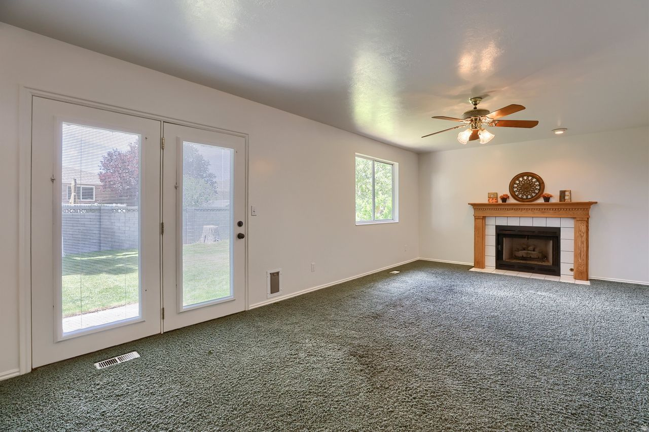 CAPITAL ESTATES - Residential