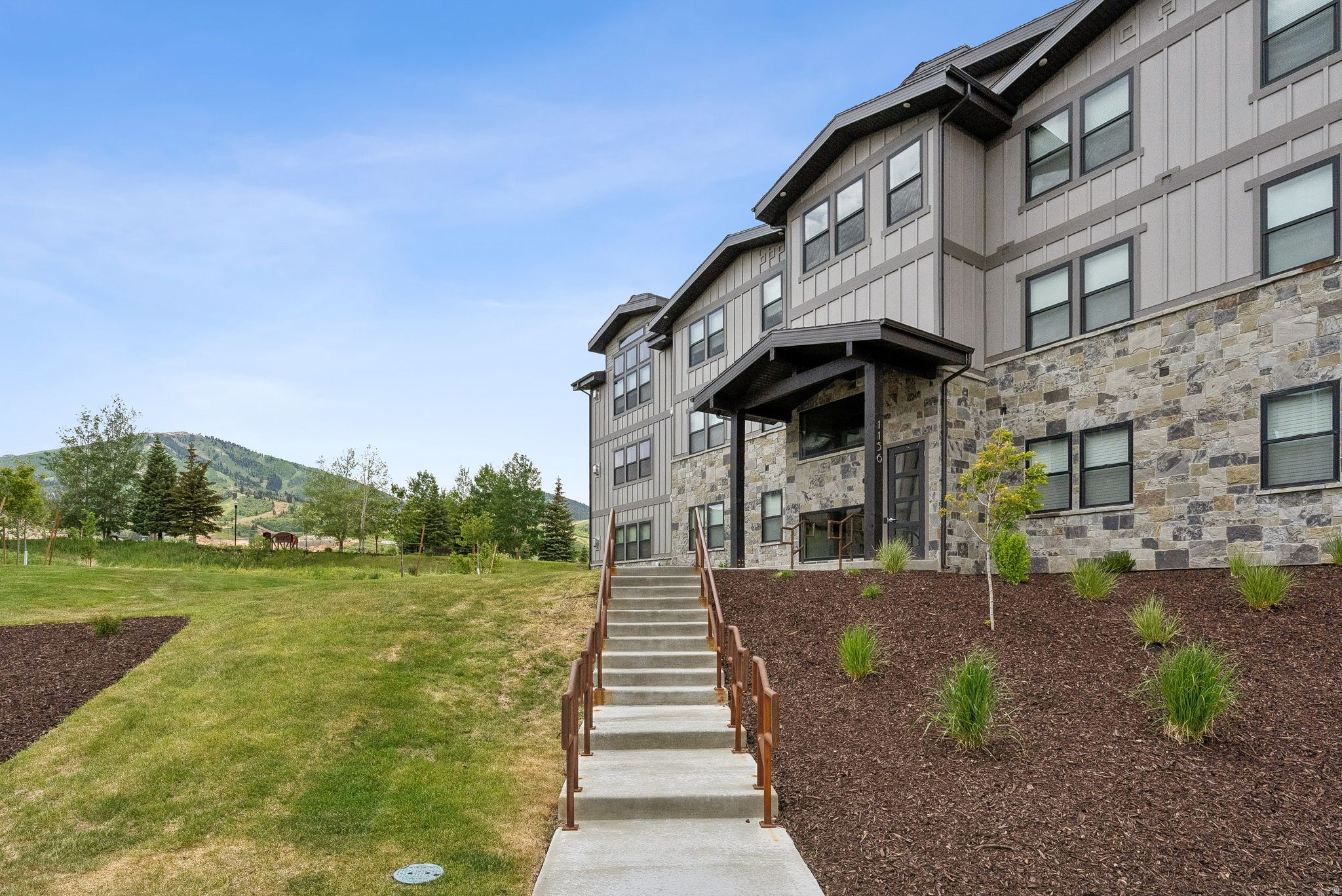 MAYFLOWER LAKESIDE - Residential