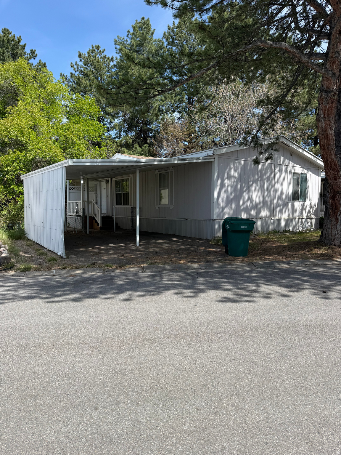 3 bed, 2 bath home (~1,152 sq ft) built in 1991 in Ridgewood Estates. Functional open layout with spacious living area and private primary suite. Move-in ready with great natural light and storage. Close to shopping, dining, and major roads. Buyer must be park approved; lot rent  $1,025/mo. Financing options available based on approval.
