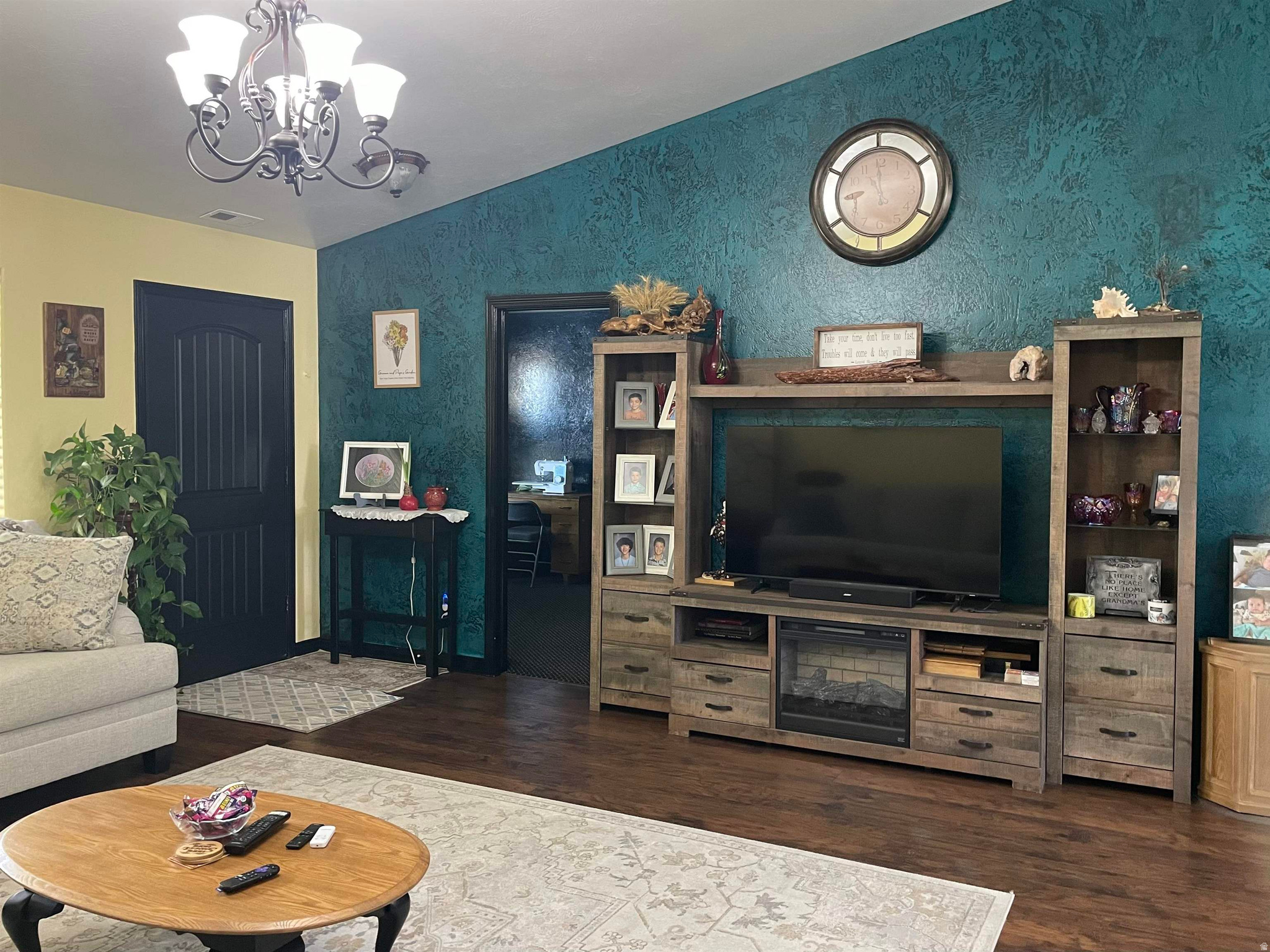 VICTORIAN VILLAGE 3RD ADDITION - Residential