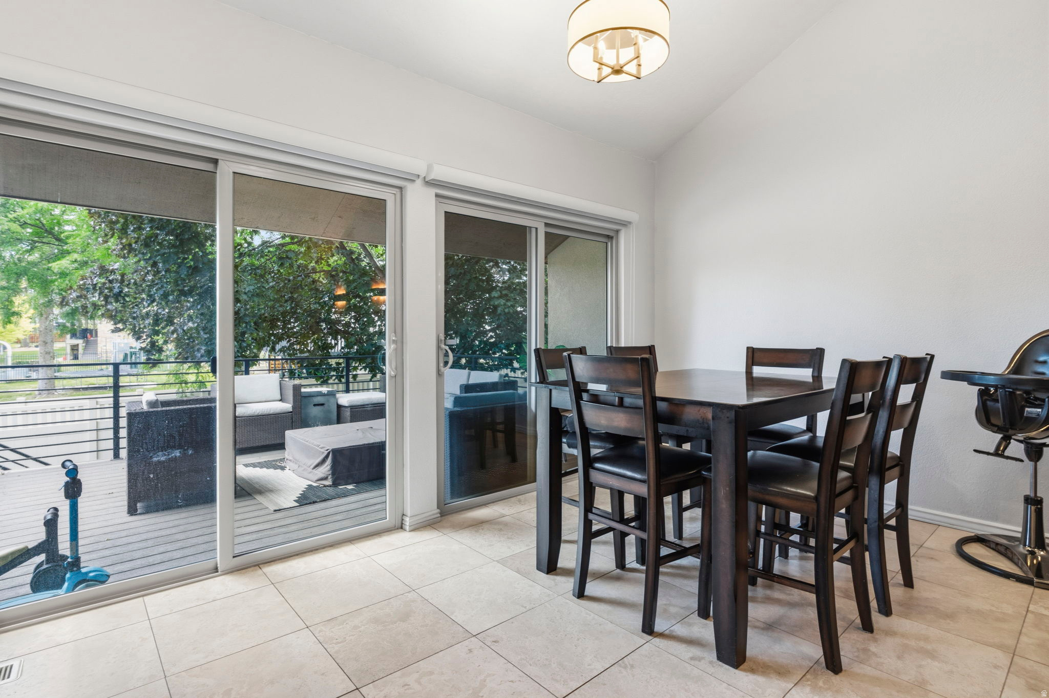 GLENMOOR COUNTRY ESTATES - Residential