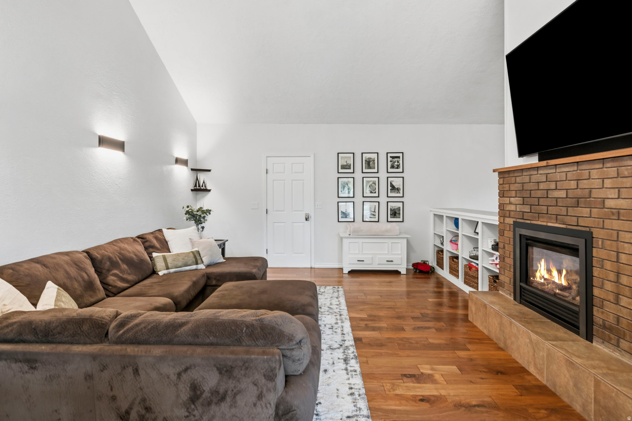 GLENMOOR COUNTRY ESTATES - Residential