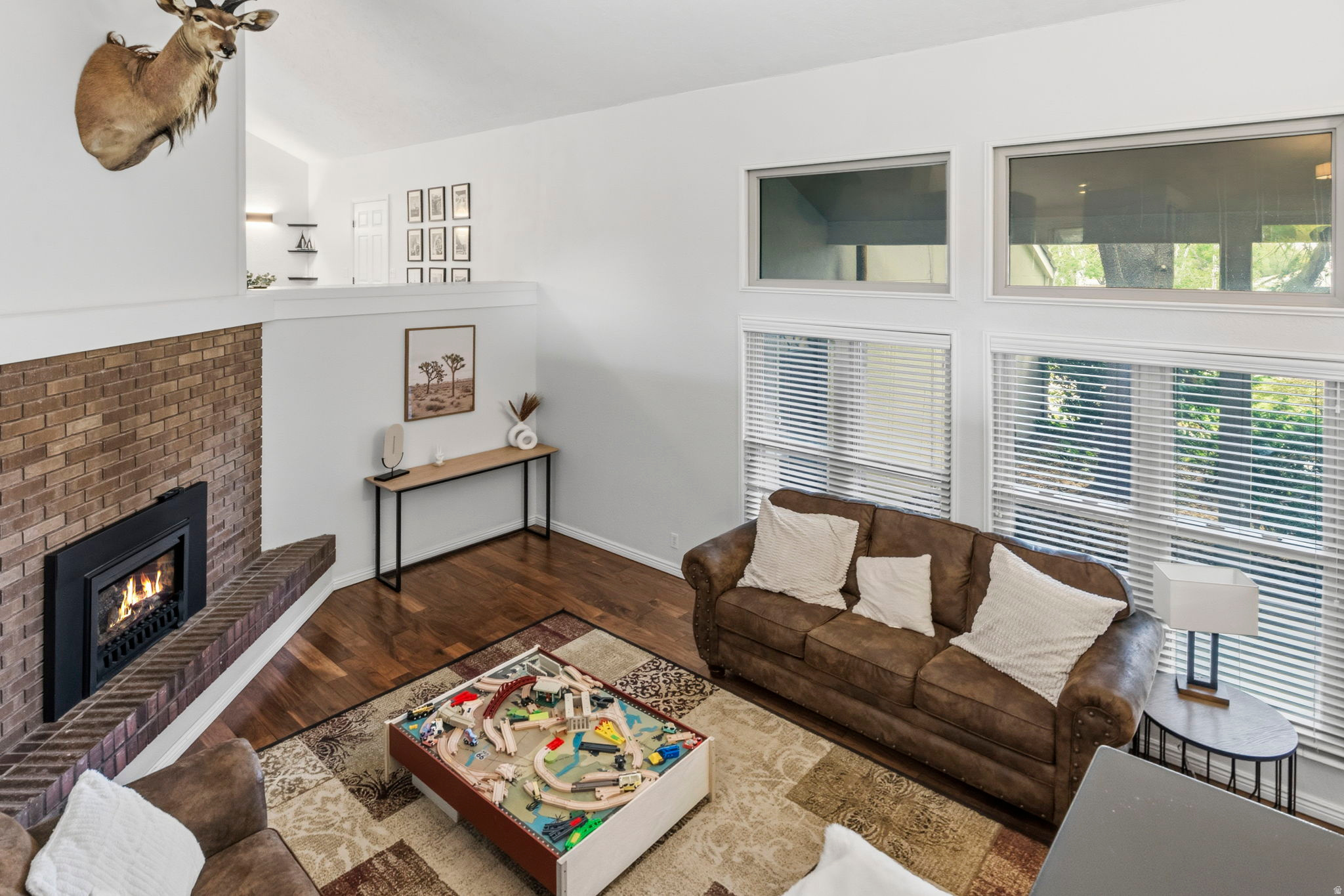 GLENMOOR COUNTRY ESTATES - Residential