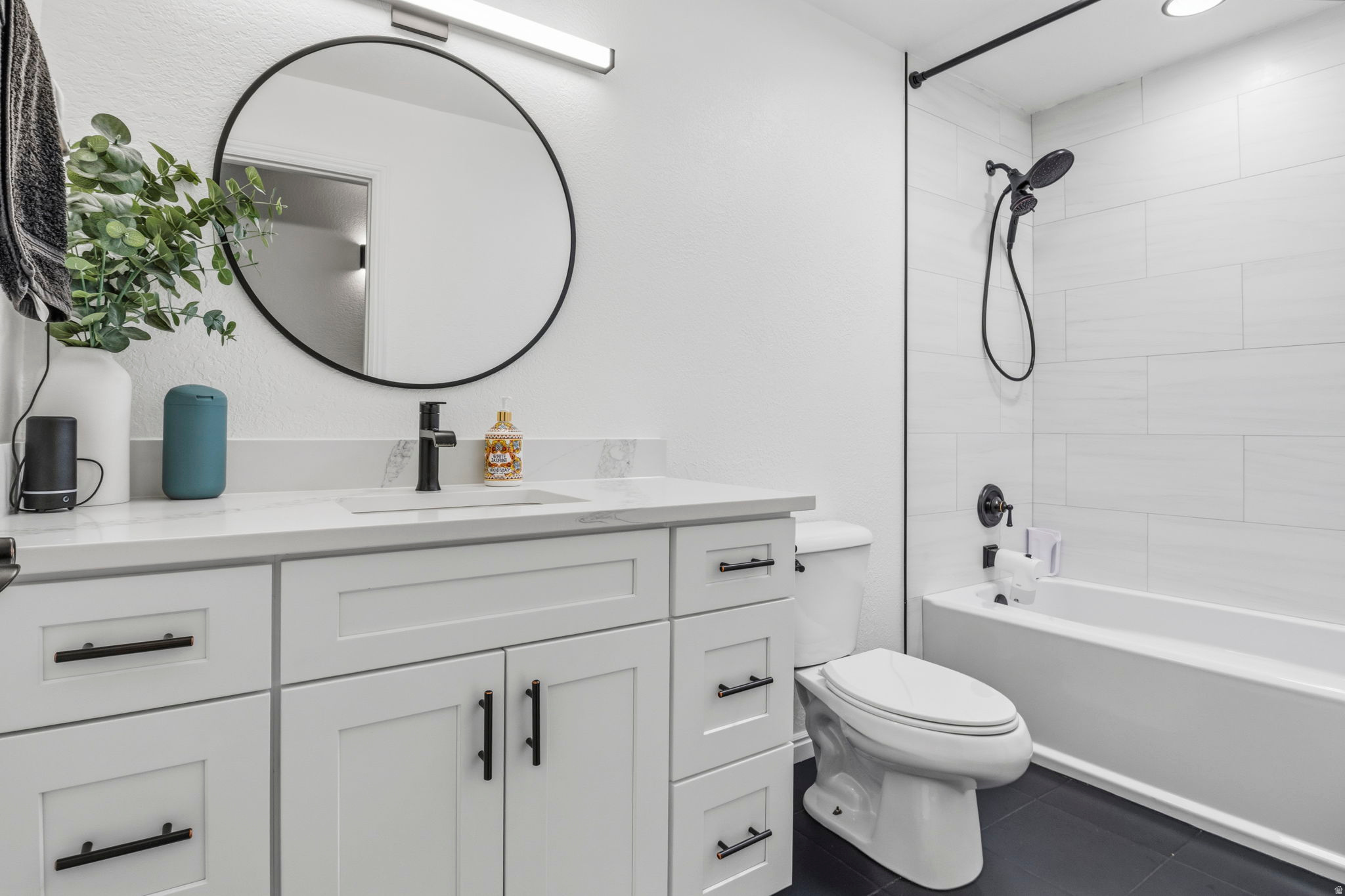 GLENMOOR COUNTRY ESTATES - Residential