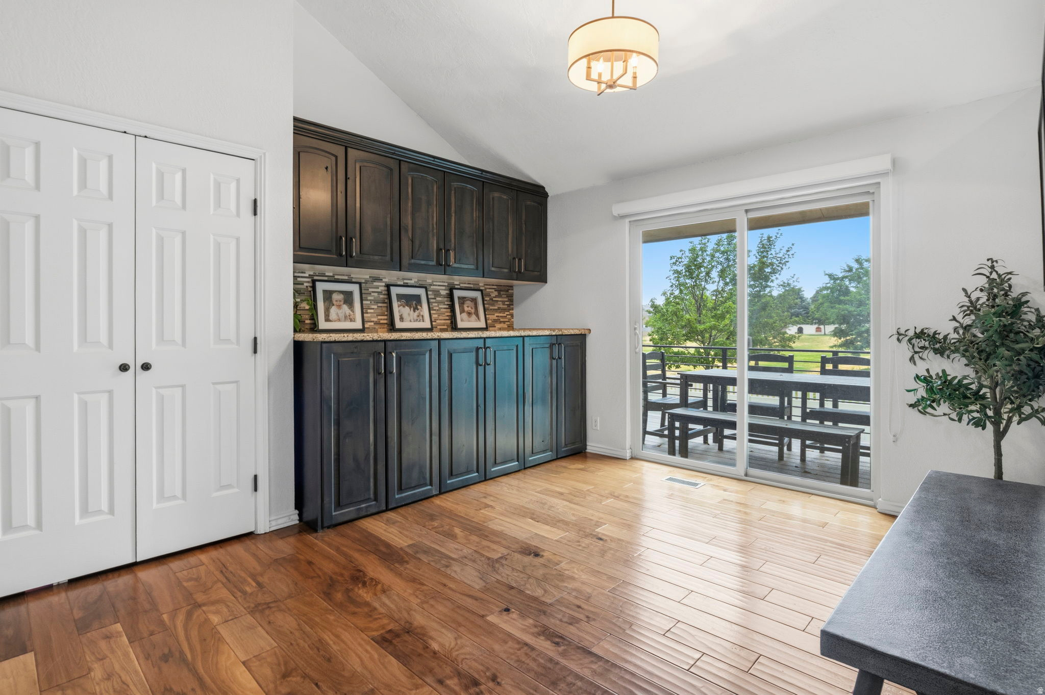 GLENMOOR COUNTRY ESTATES - Residential