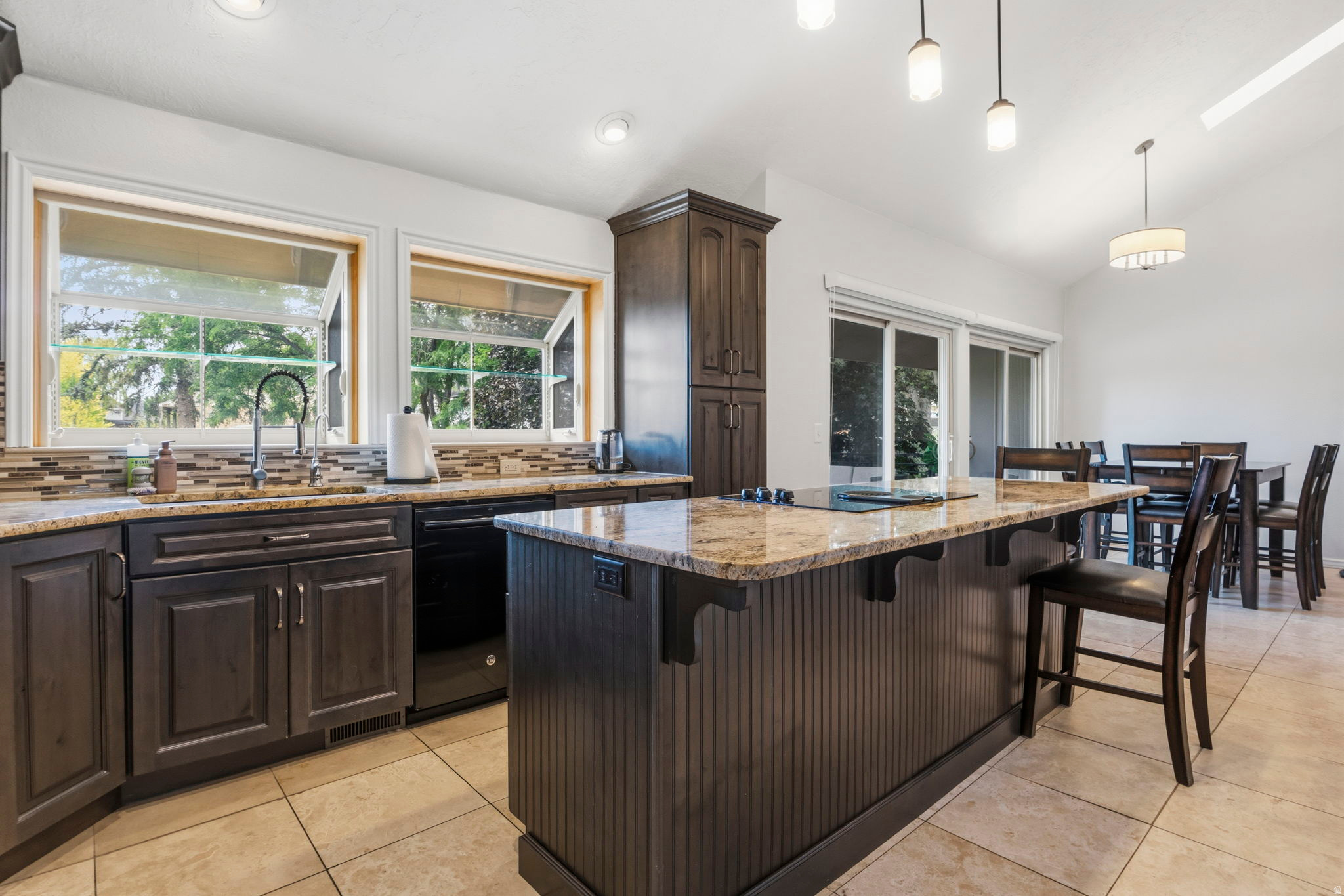 GLENMOOR COUNTRY ESTATES - Residential