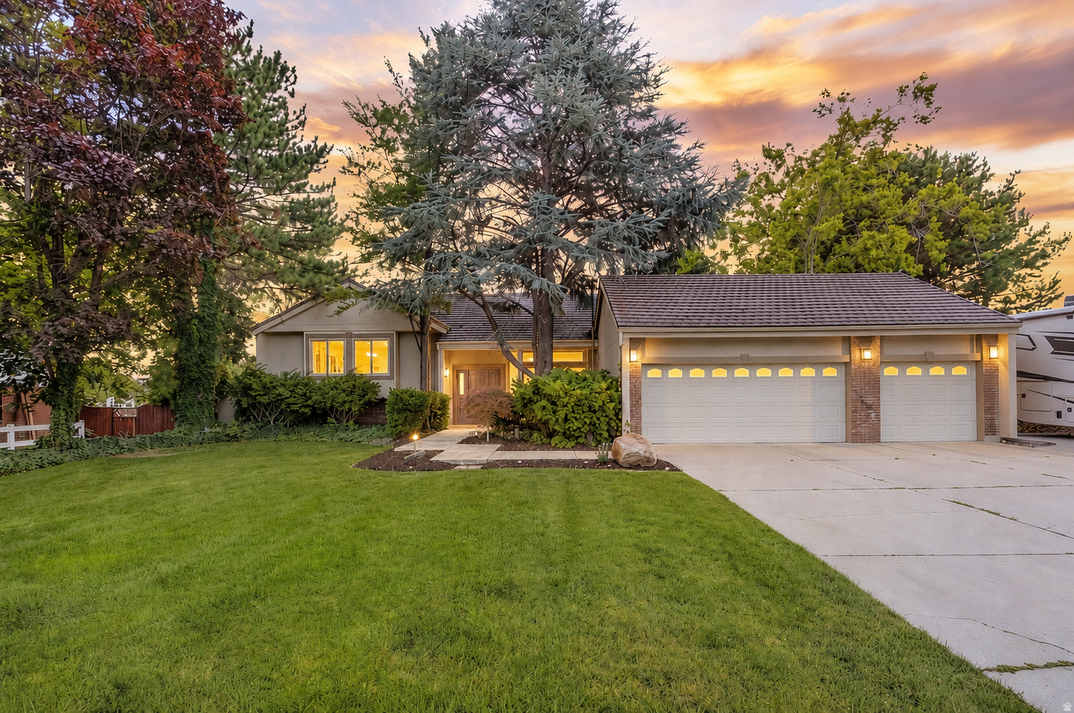 GLENMOOR COUNTRY ESTATES - Residential