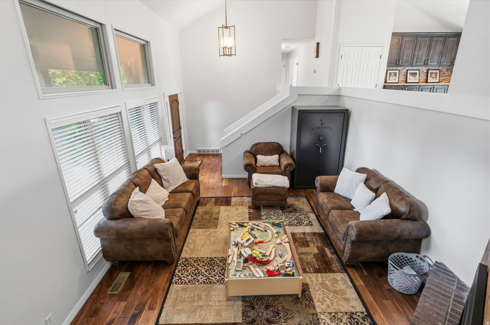 GLENMOOR COUNTRY ESTATES - Residential