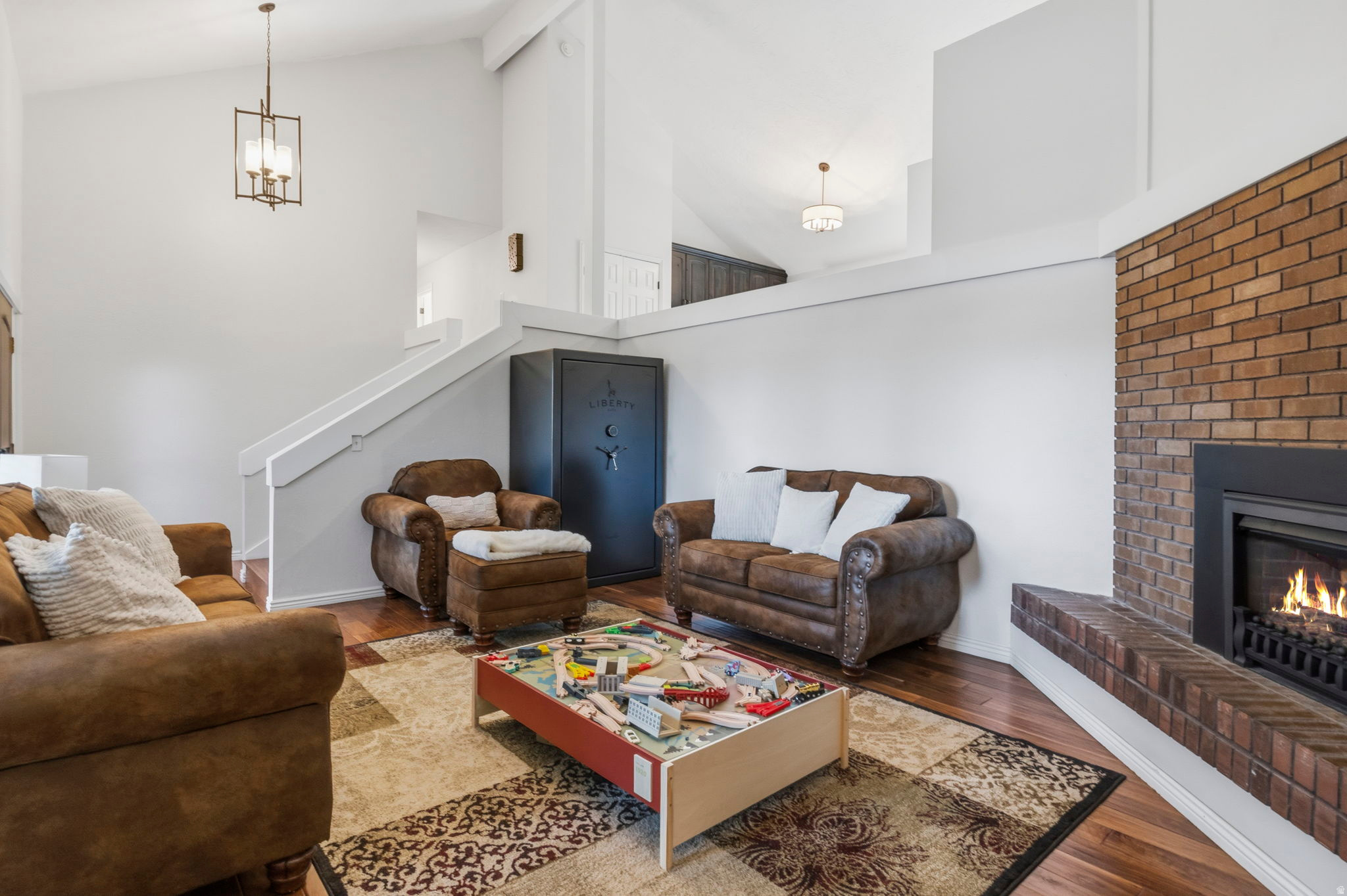 GLENMOOR COUNTRY ESTATES - Residential